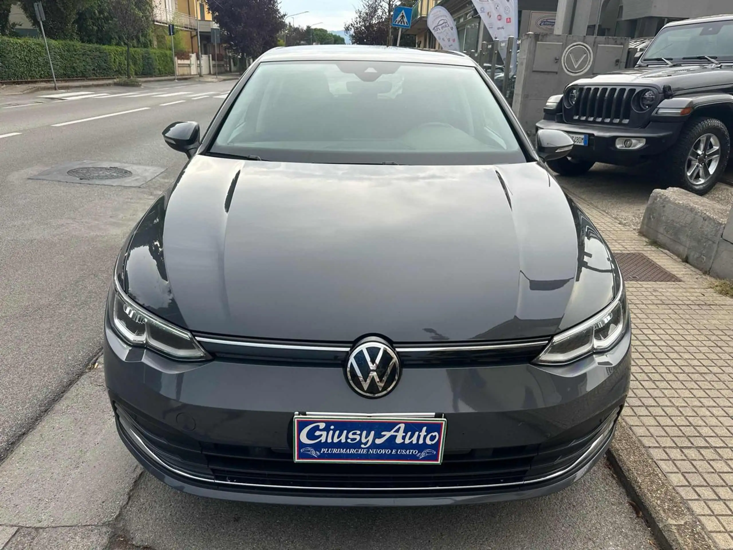 Volkswagen - Golf