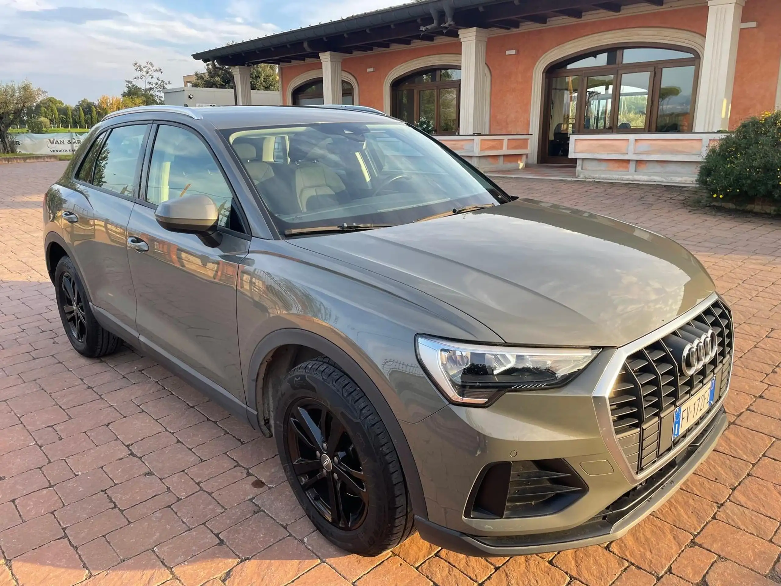 Audi - Q3