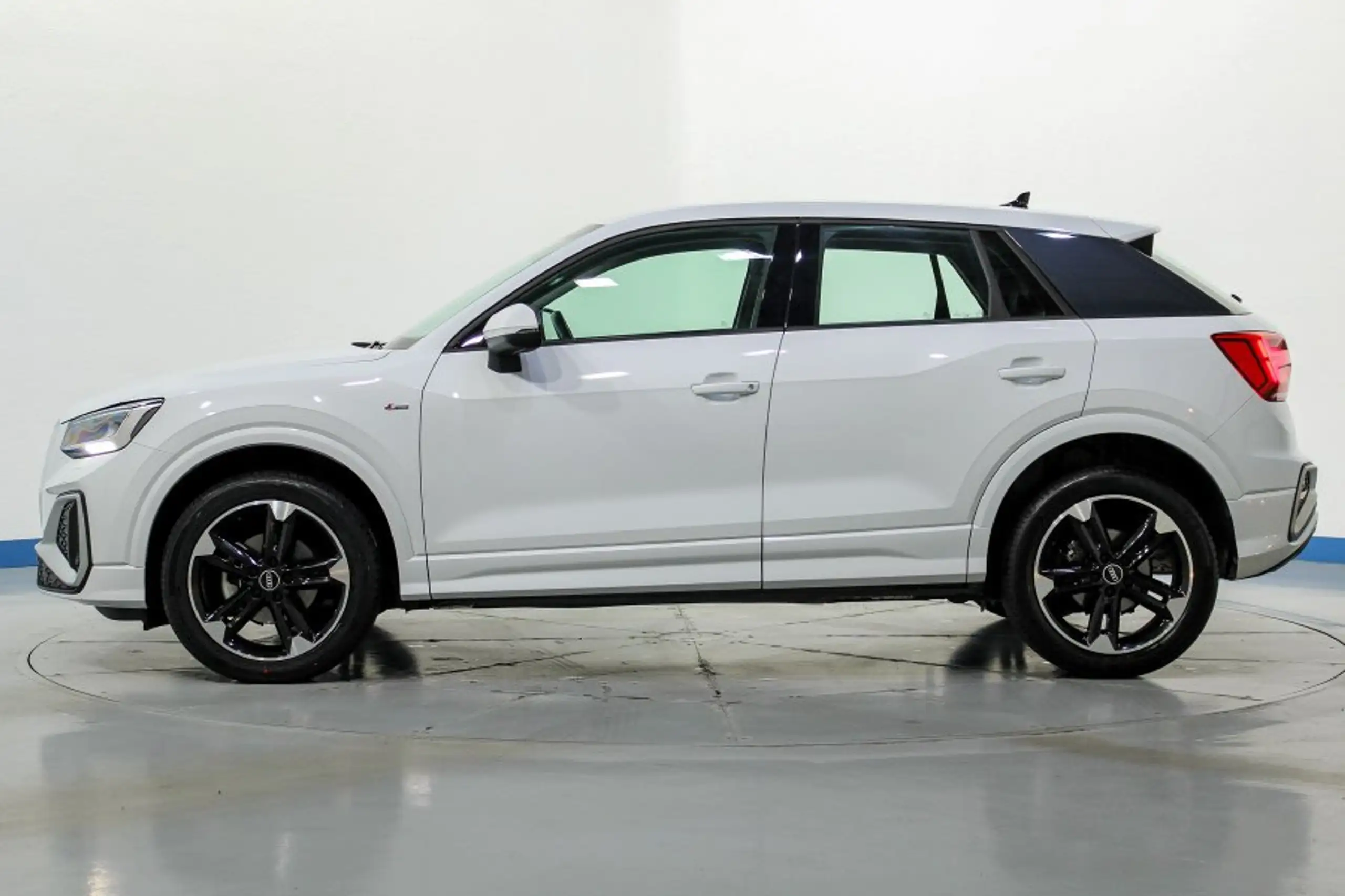 Audi - Q2