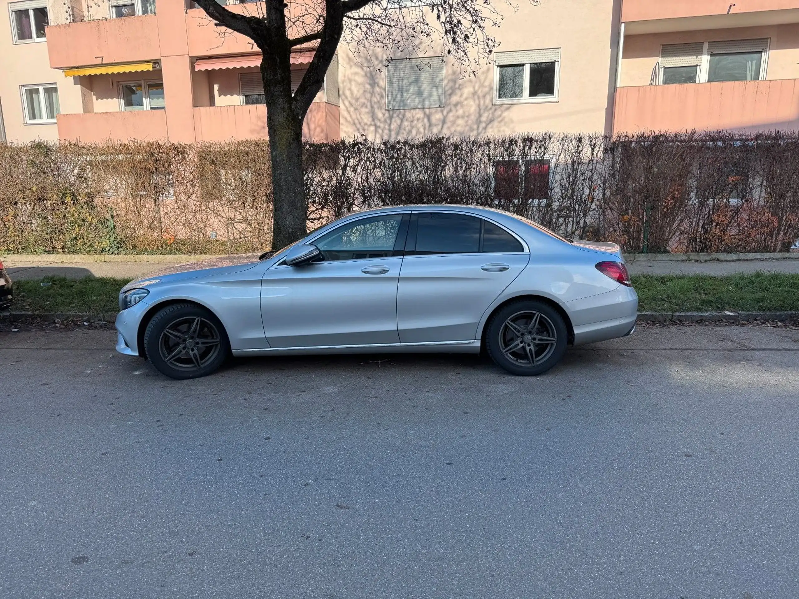 Mercedes-Benz - C 220