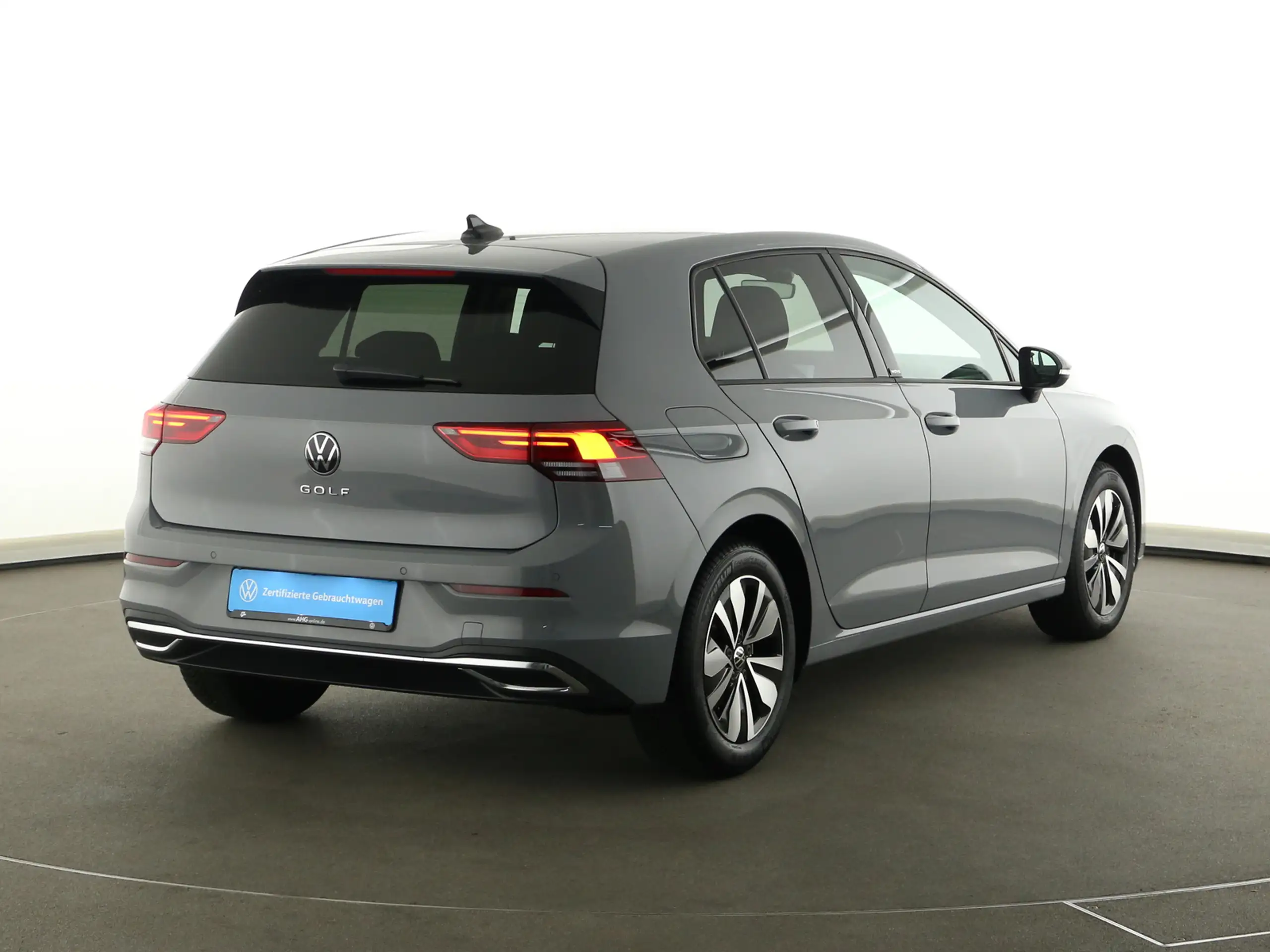 Volkswagen - Golf