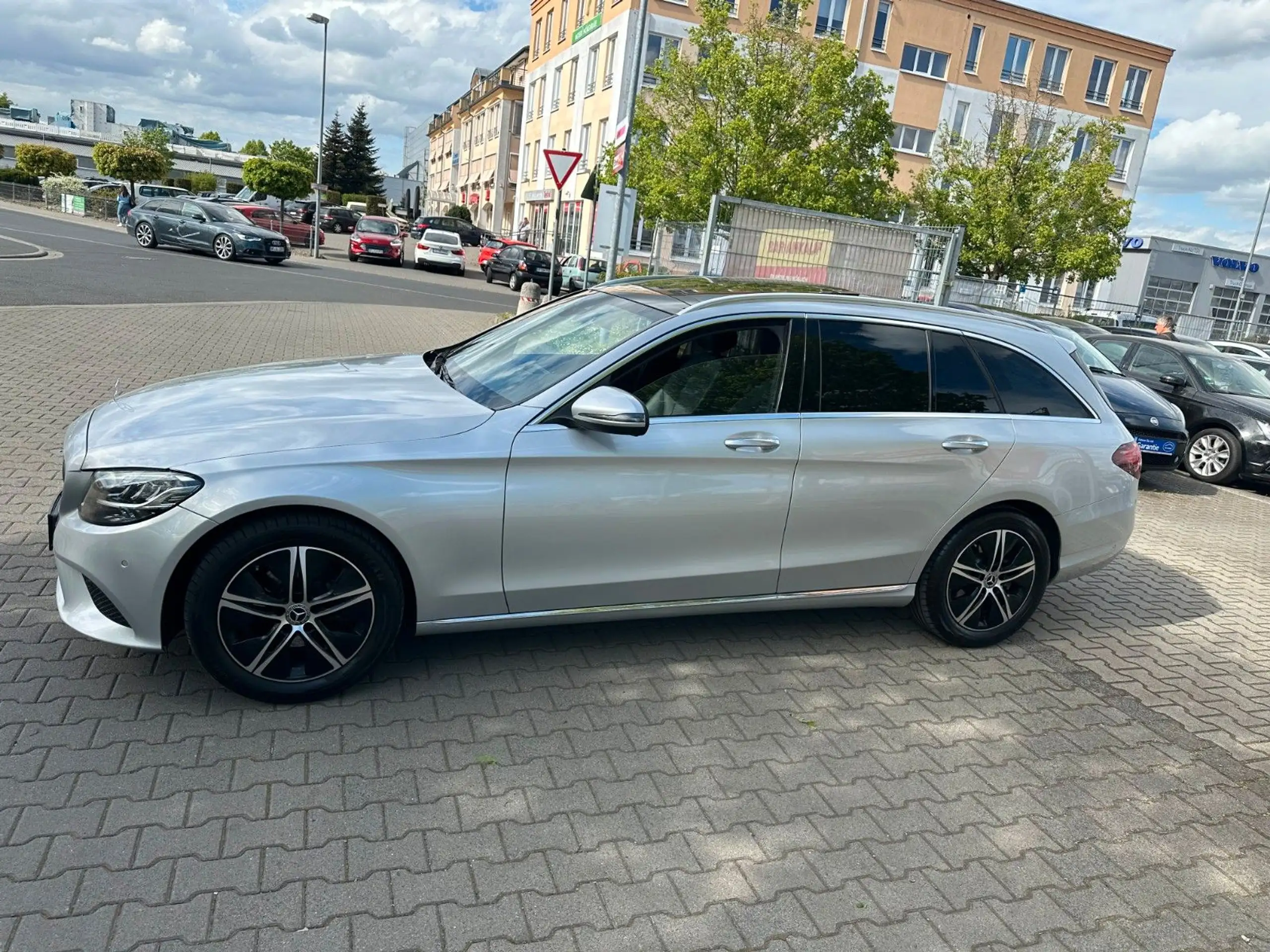 Mercedes-Benz - C 200