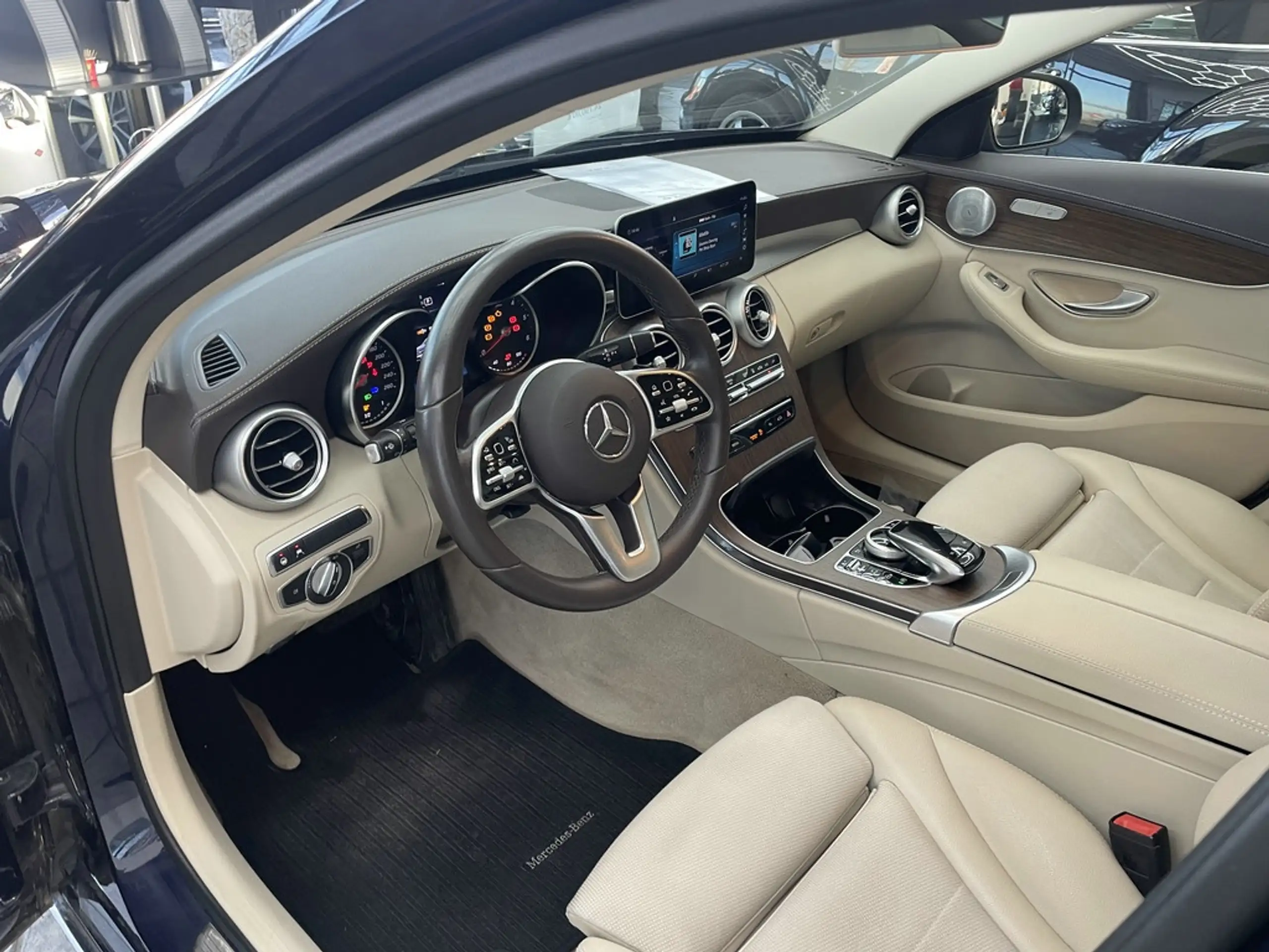 Mercedes-Benz - C 220