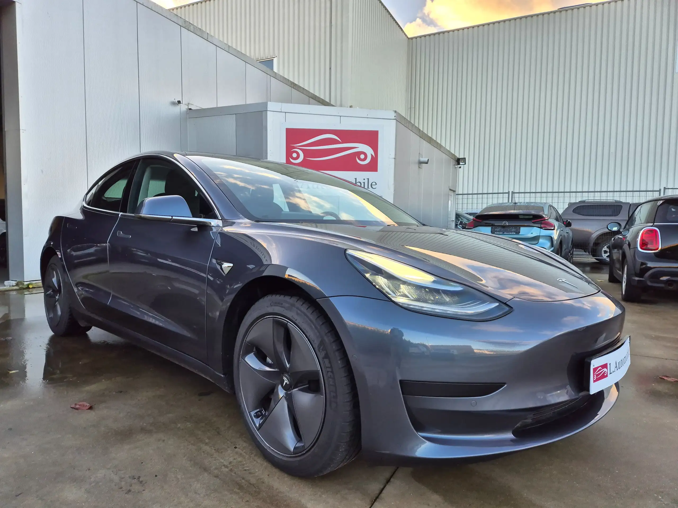 Tesla - Model 3