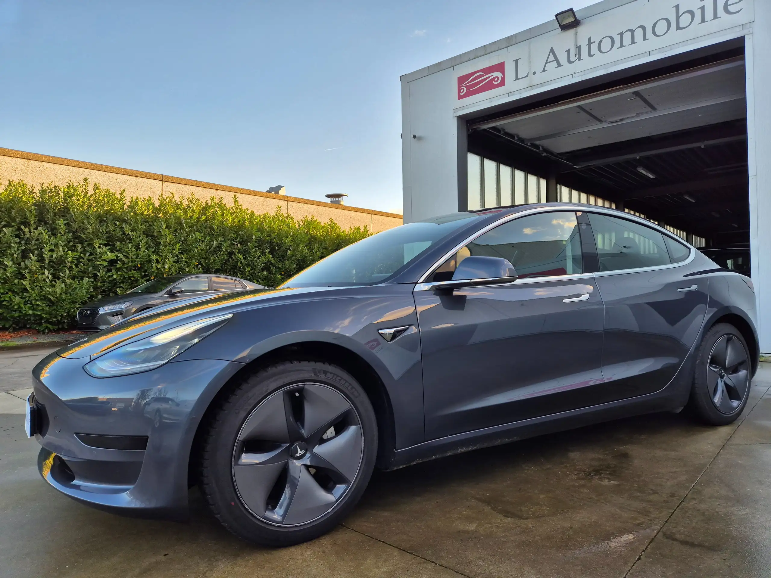 Tesla - Model 3