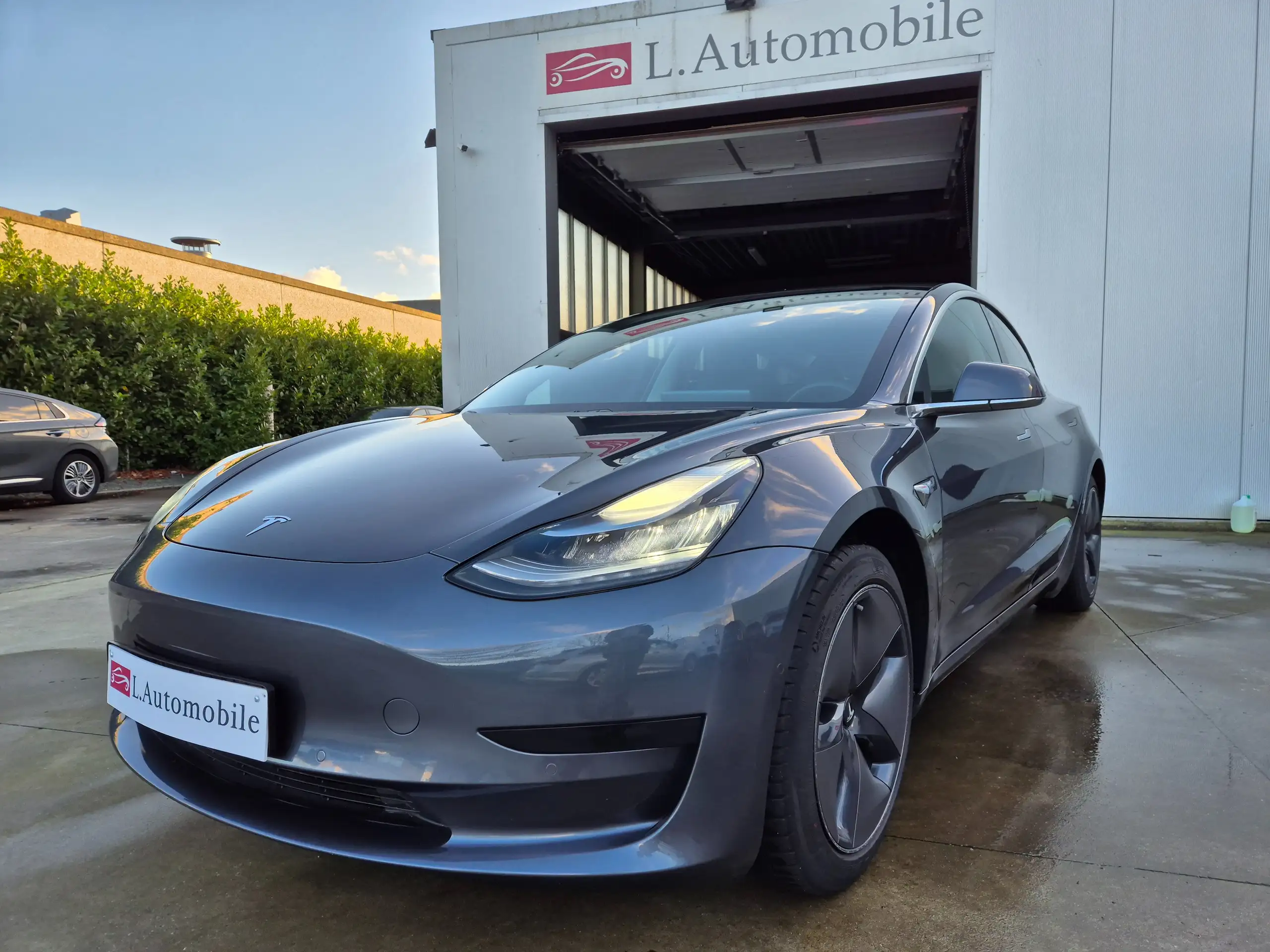 Tesla - Model 3