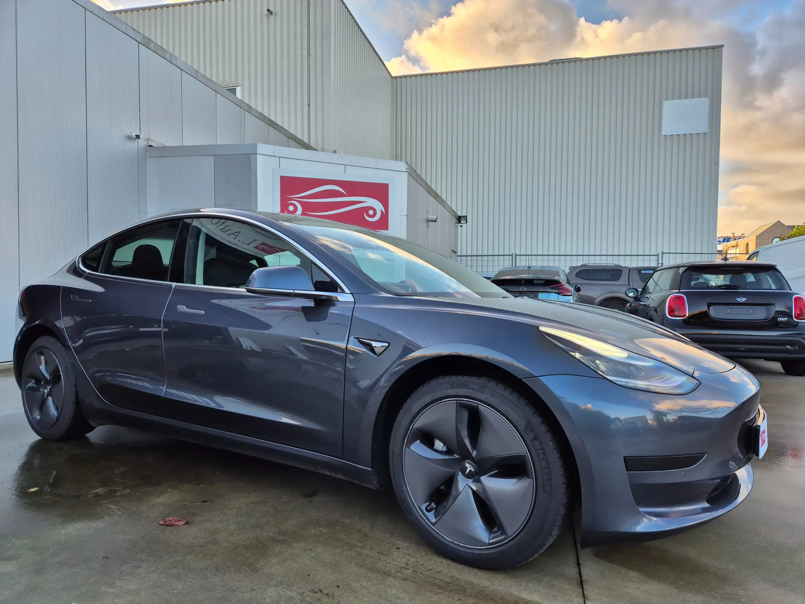 Tesla - Model 3