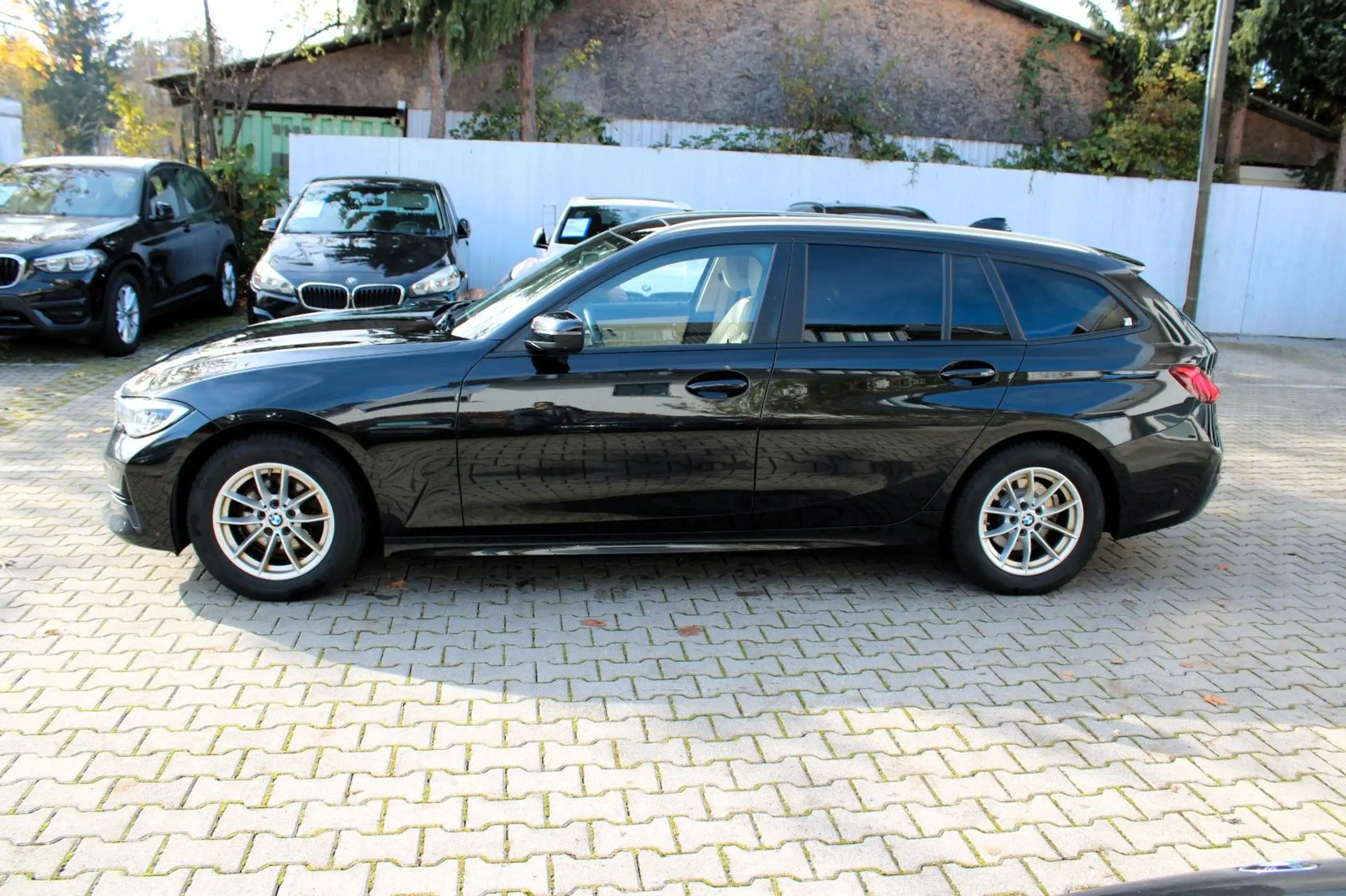 BMW - 320