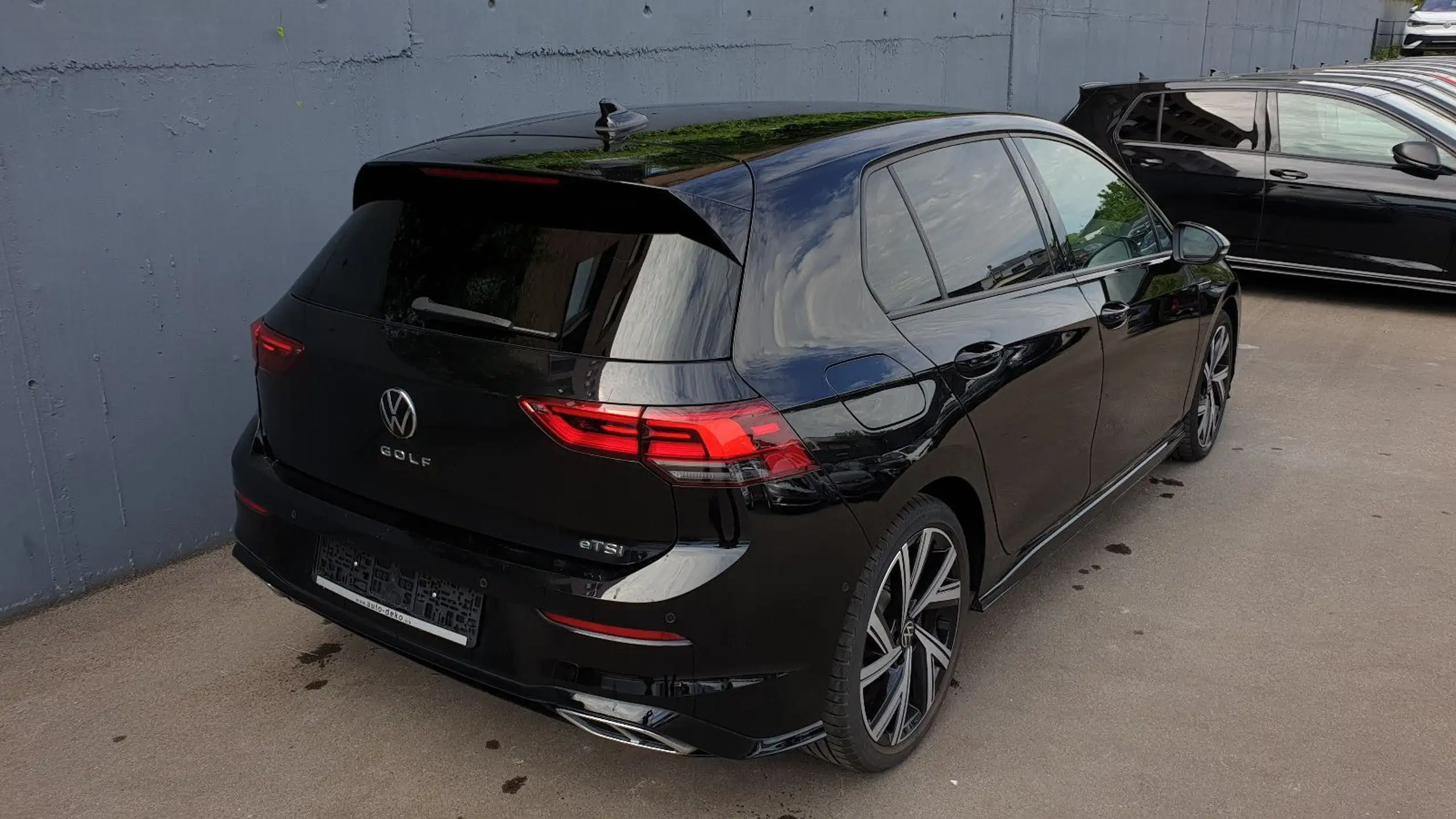 Volkswagen - Golf