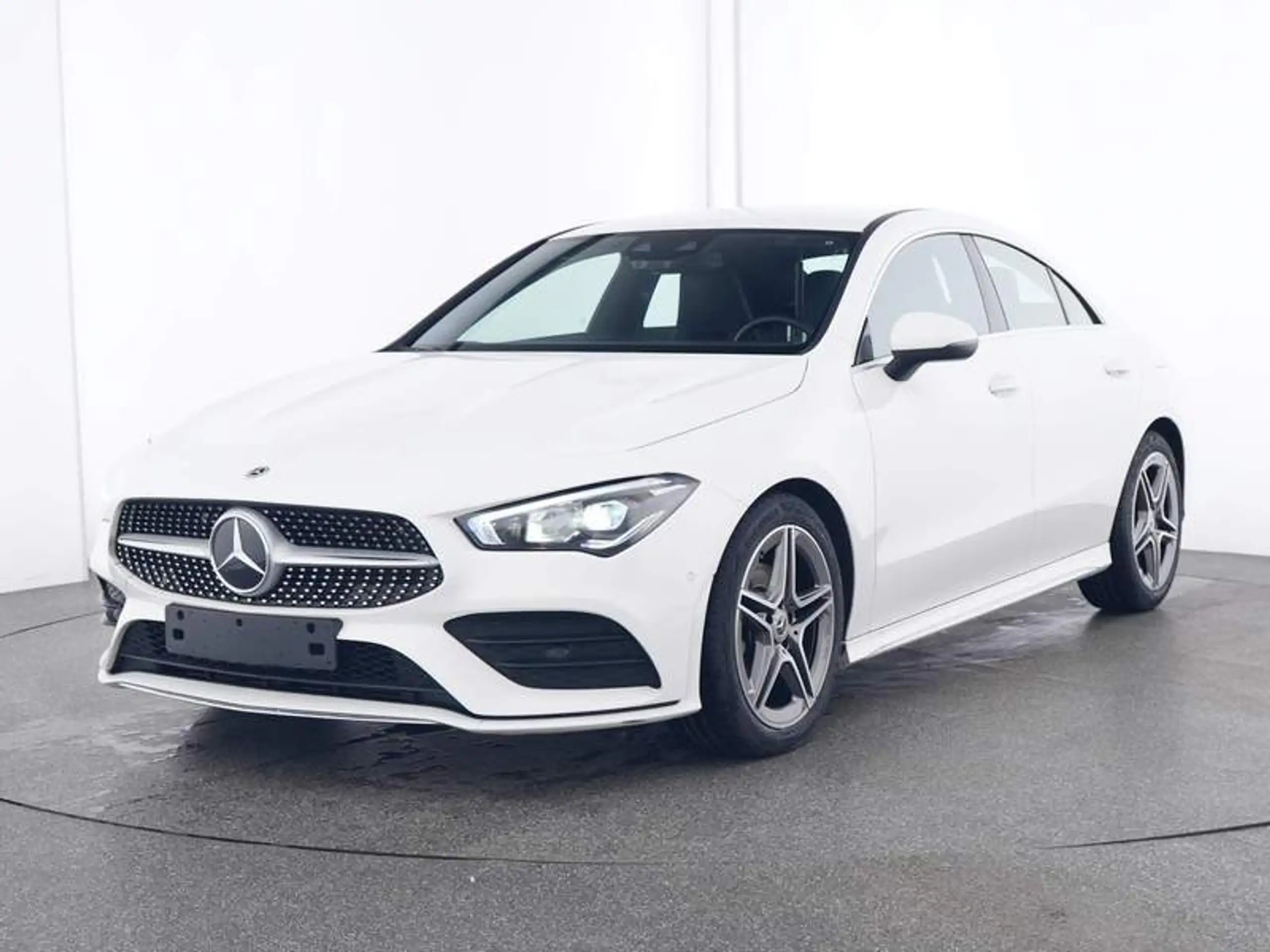 Mercedes-Benz - CLA 200