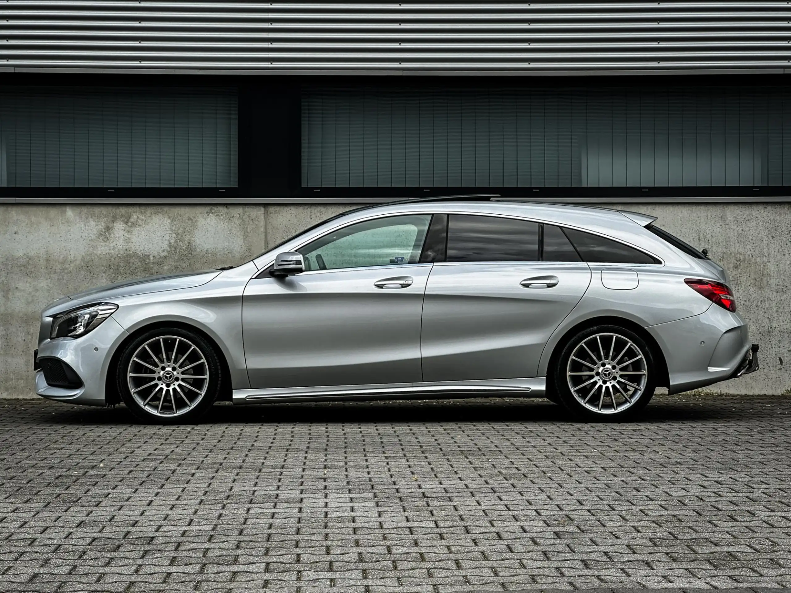 Mercedes-Benz - CLA 180