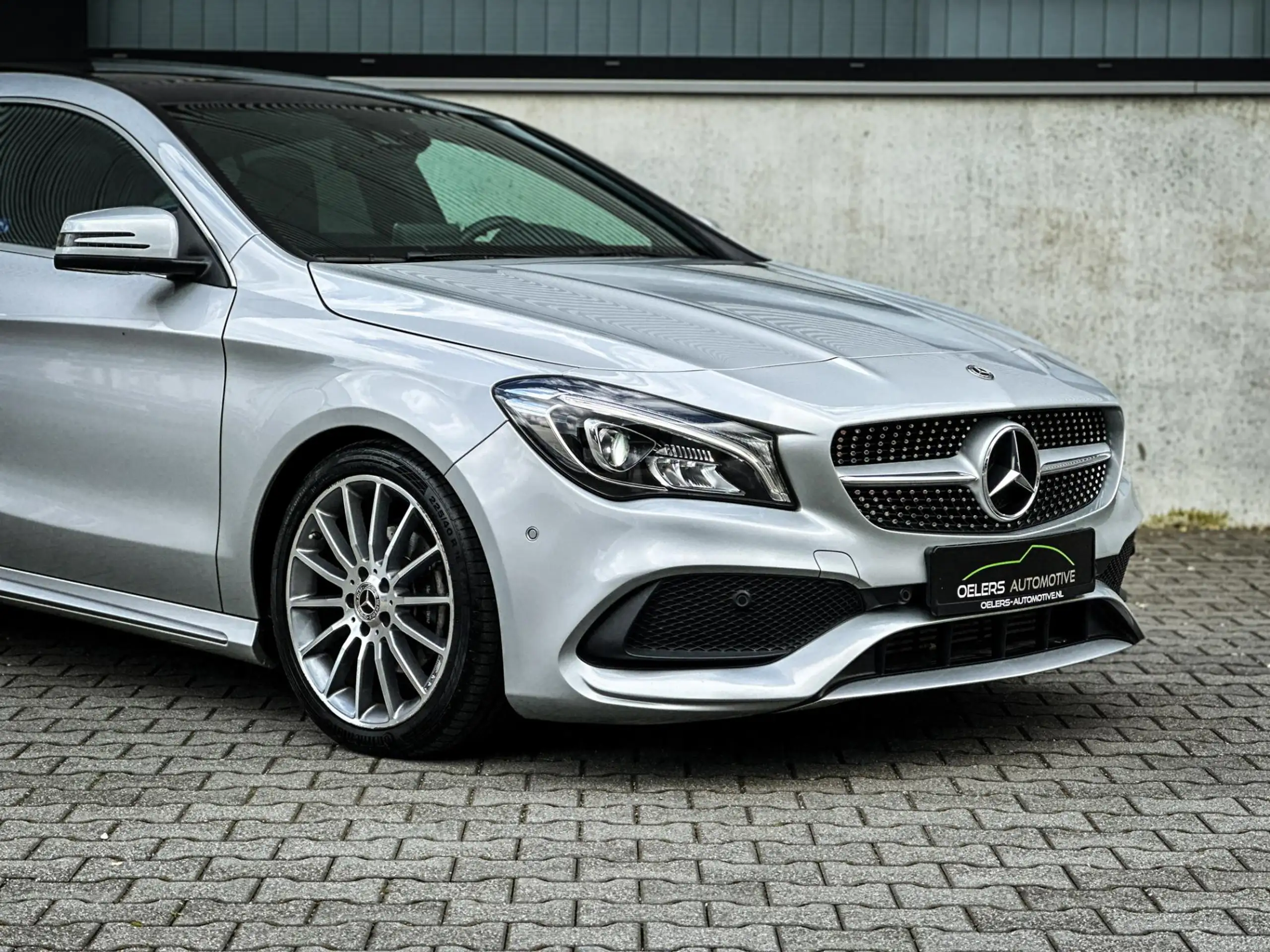 Mercedes-Benz - CLA 180