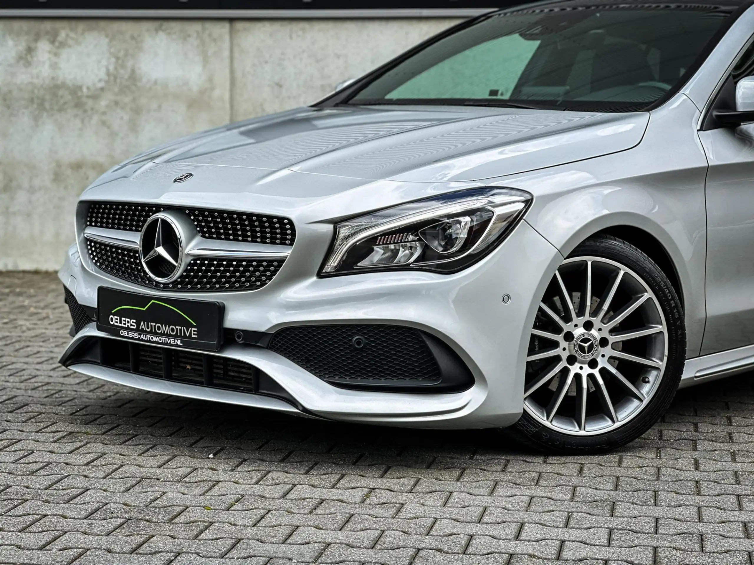 Mercedes-Benz - CLA 180