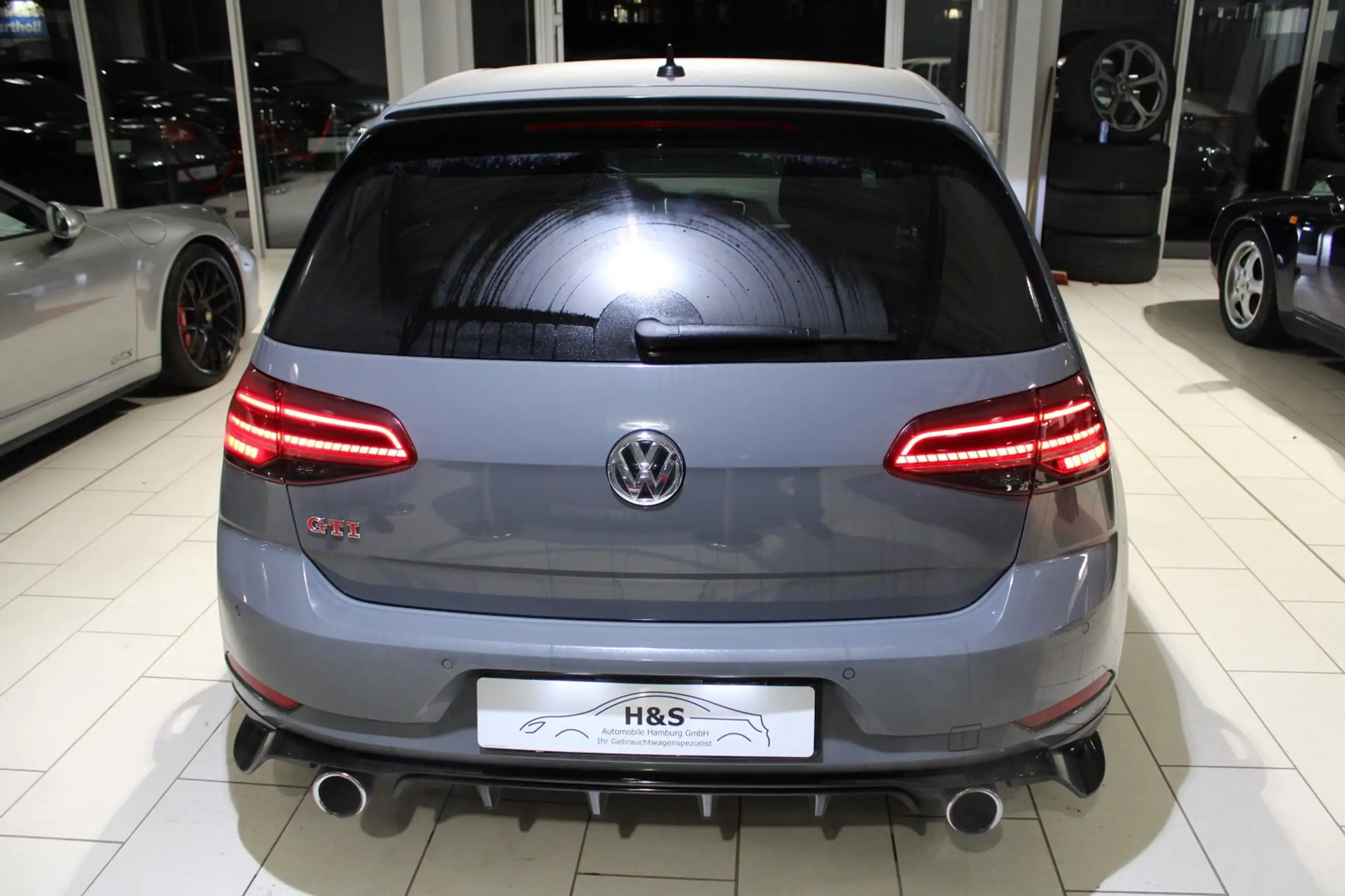 Volkswagen - Golf