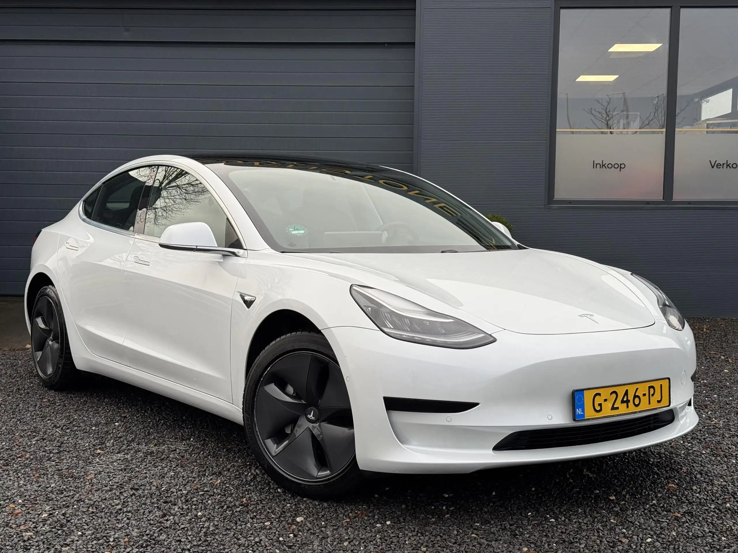 Tesla - Model 3