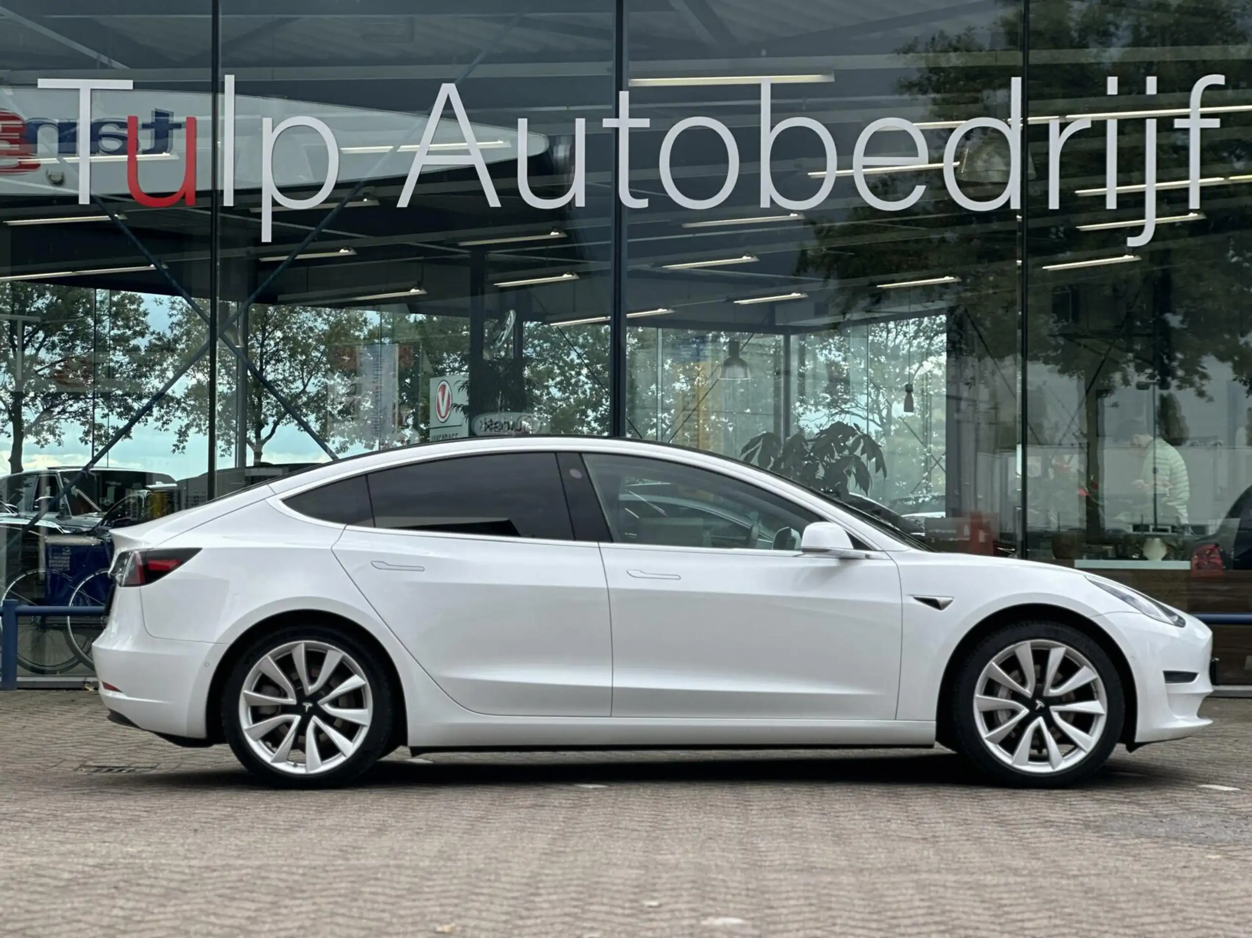 Tesla - Model 3