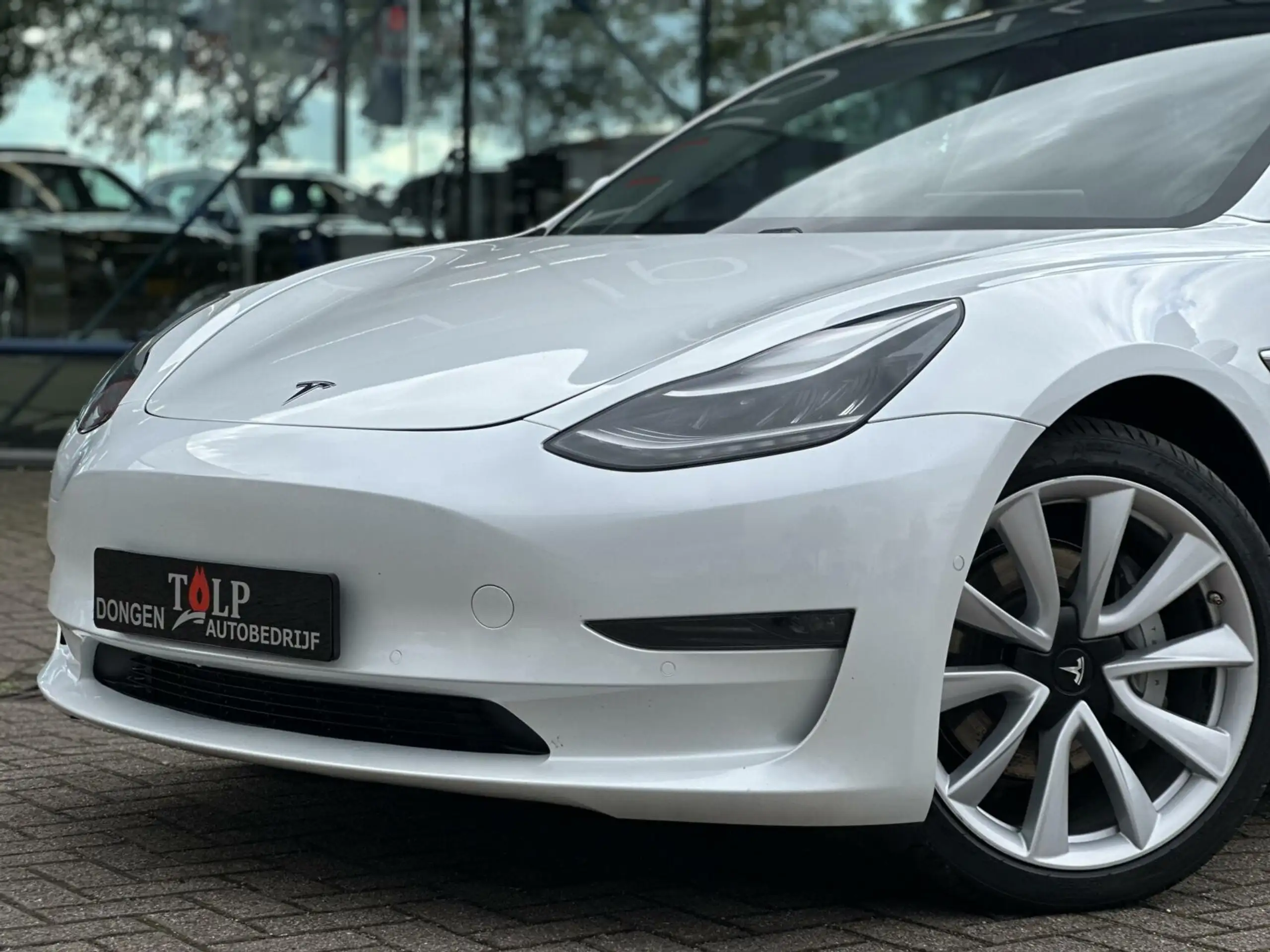 Tesla - Model 3