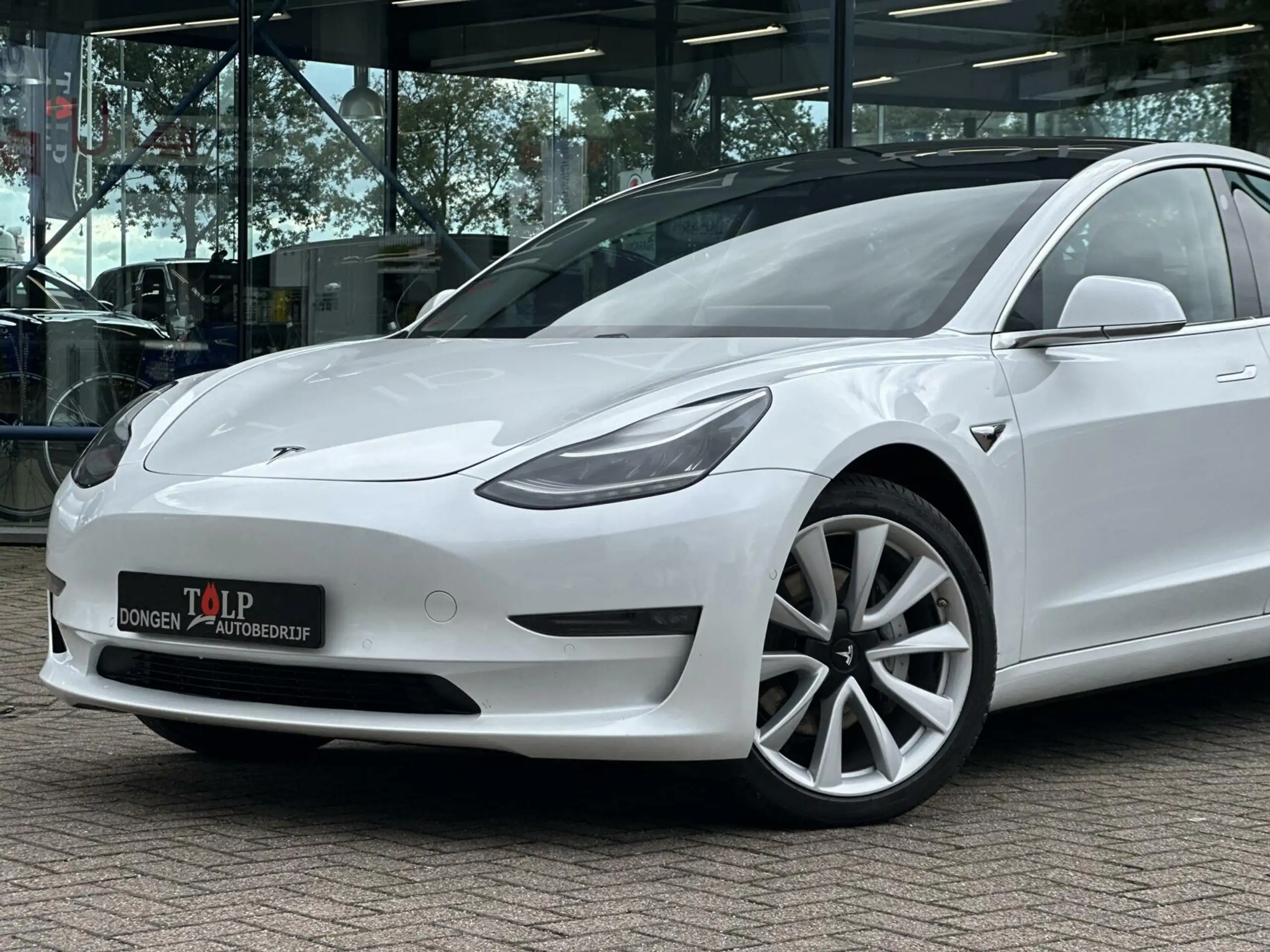 Tesla - Model 3