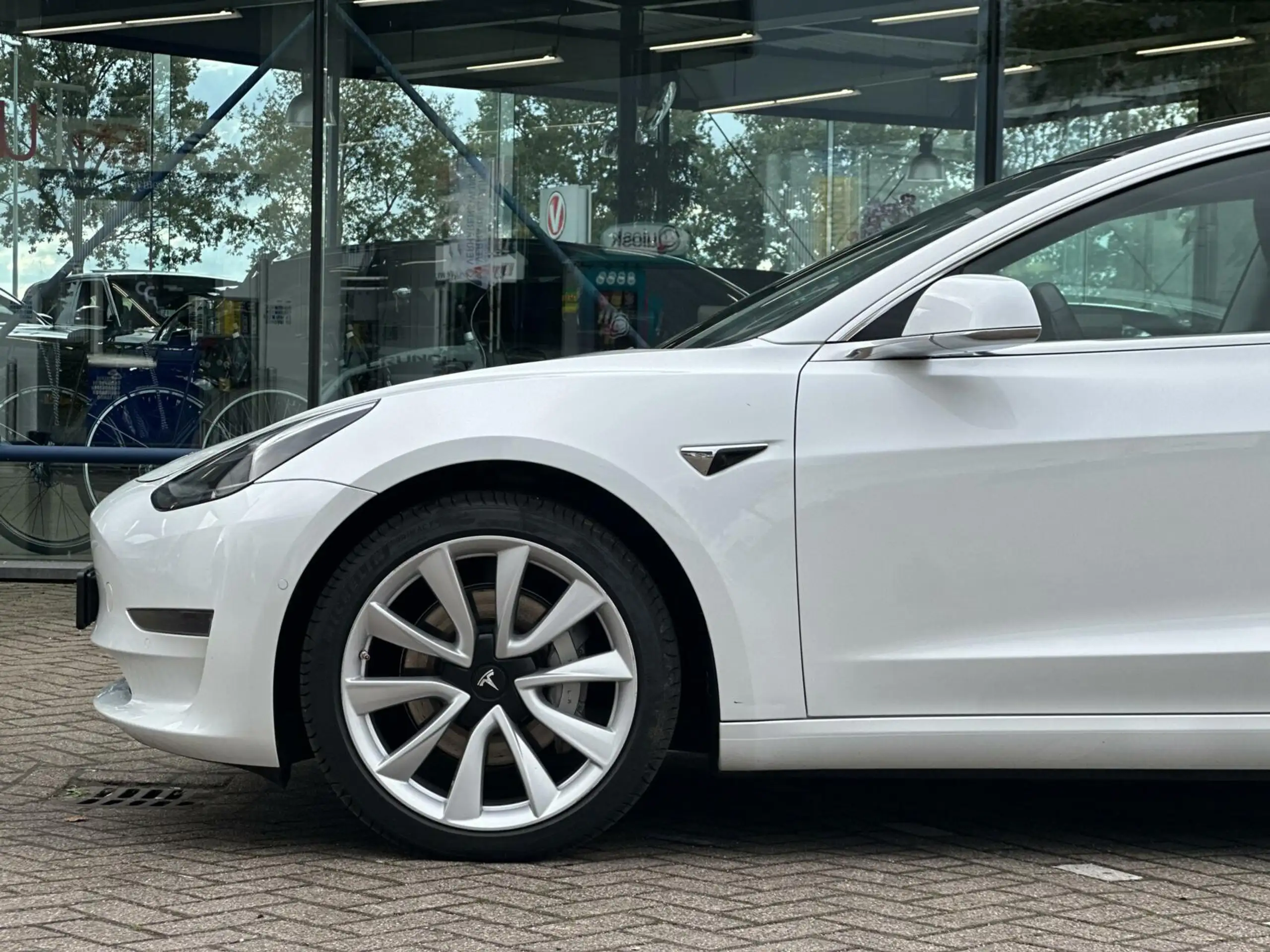 Tesla - Model 3