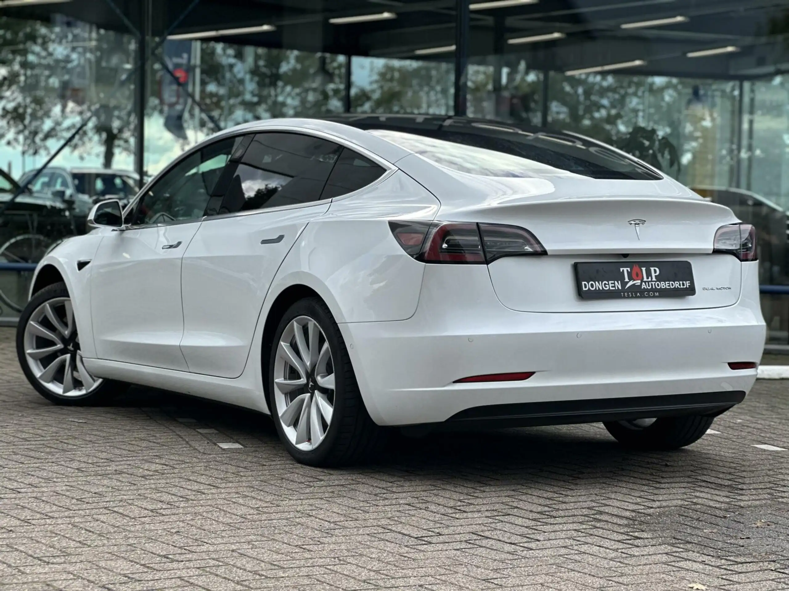 Tesla - Model 3