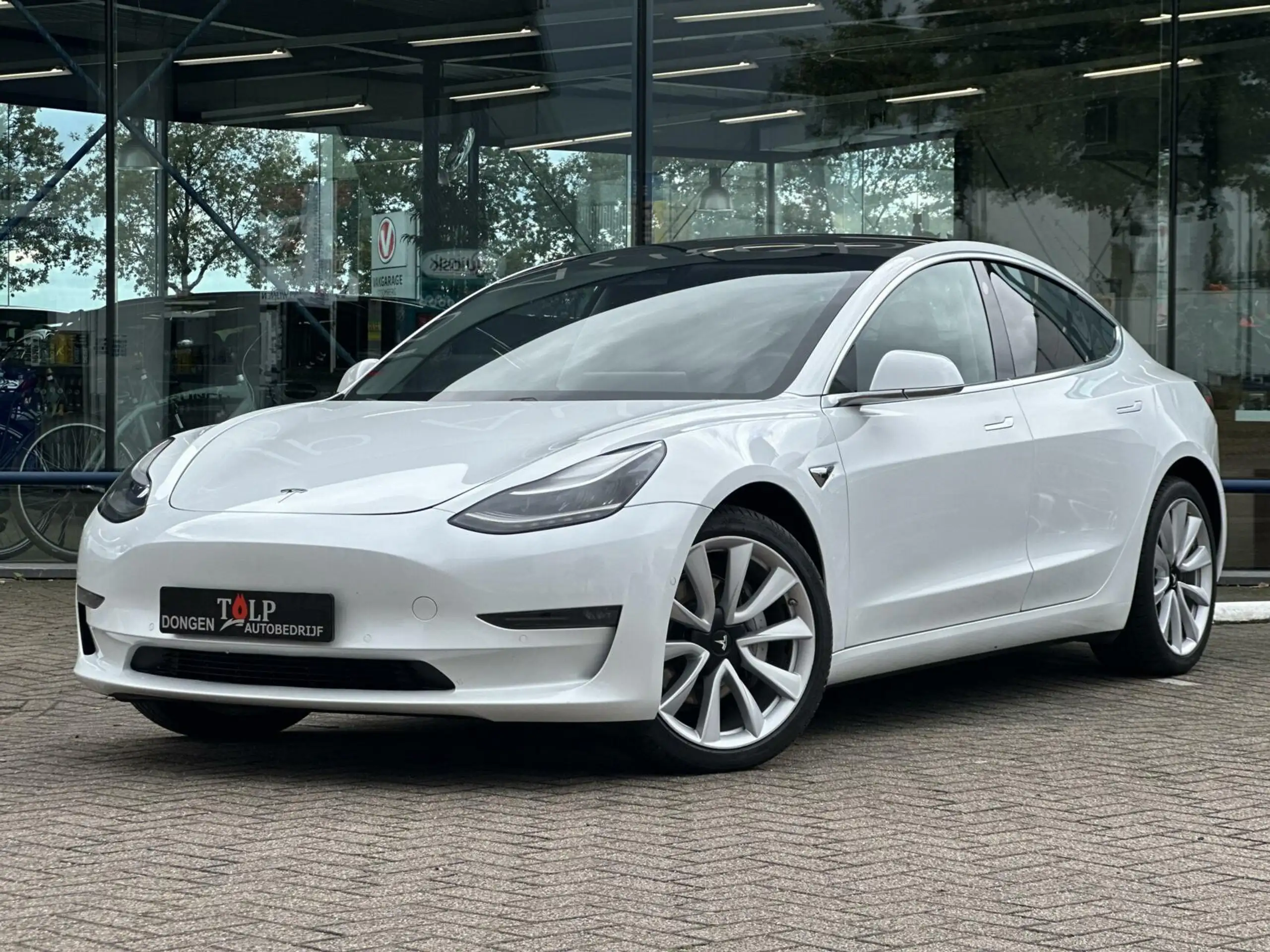 Tesla - Model 3