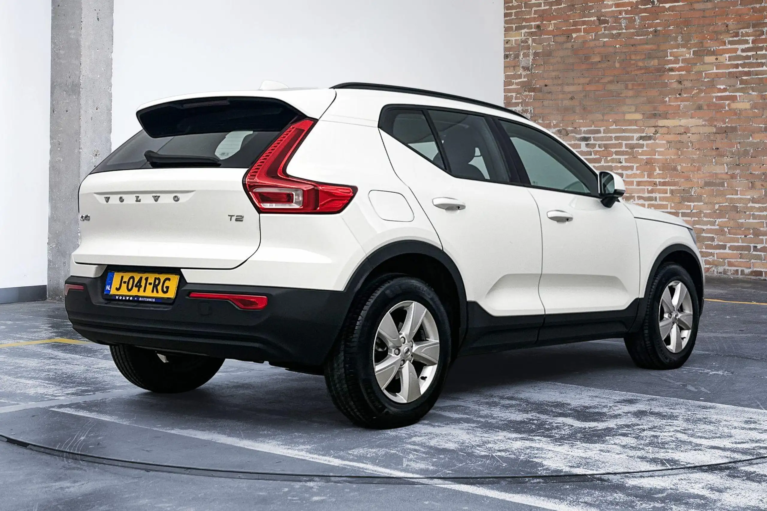 Volvo - XC40