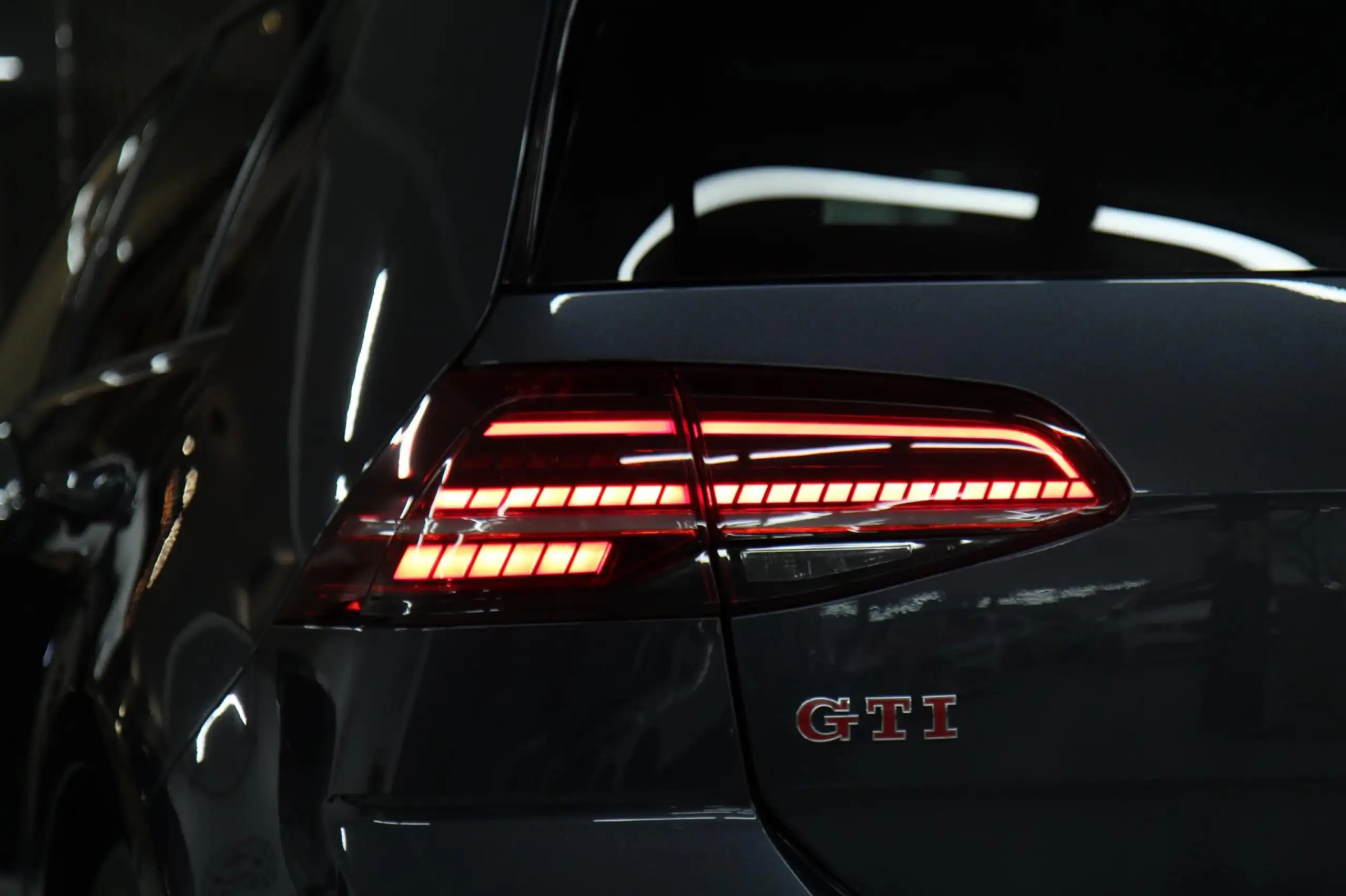 Volkswagen - Golf GTI