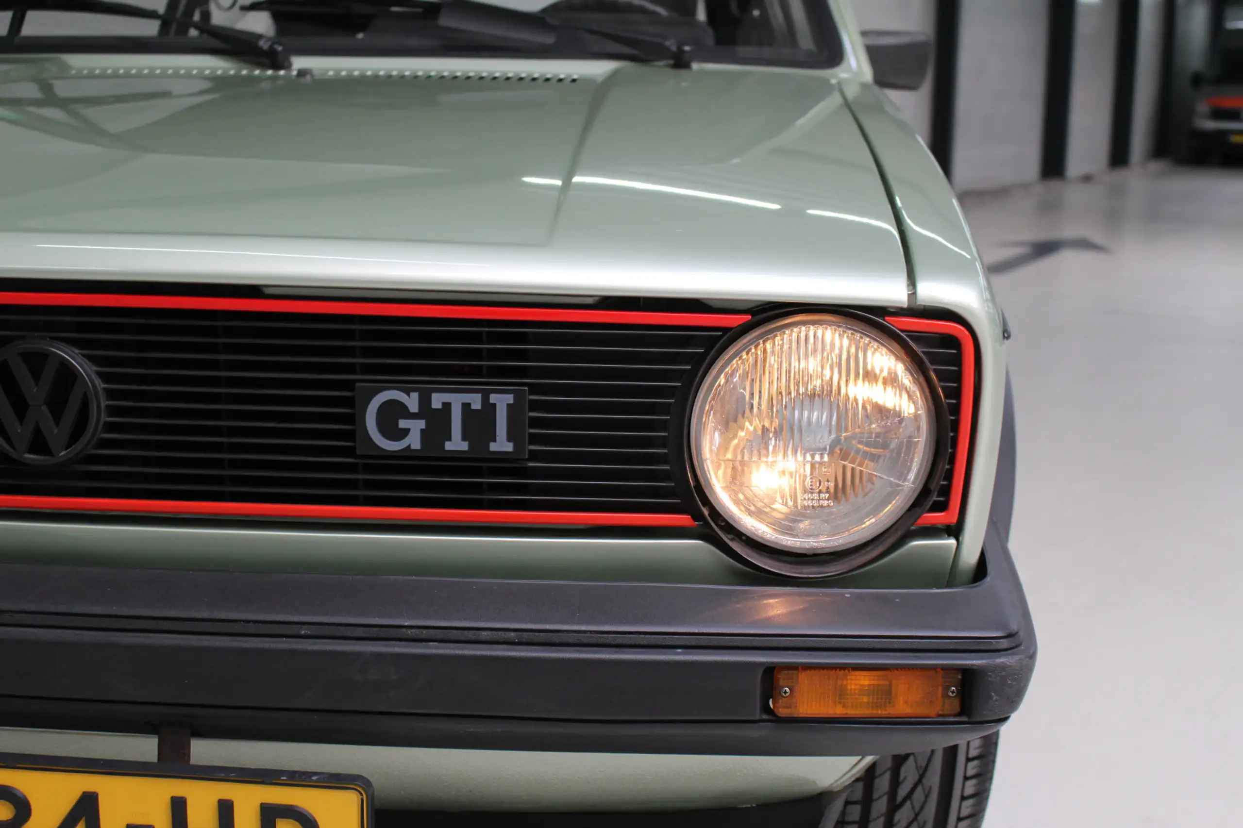 Volkswagen - Golf GTI