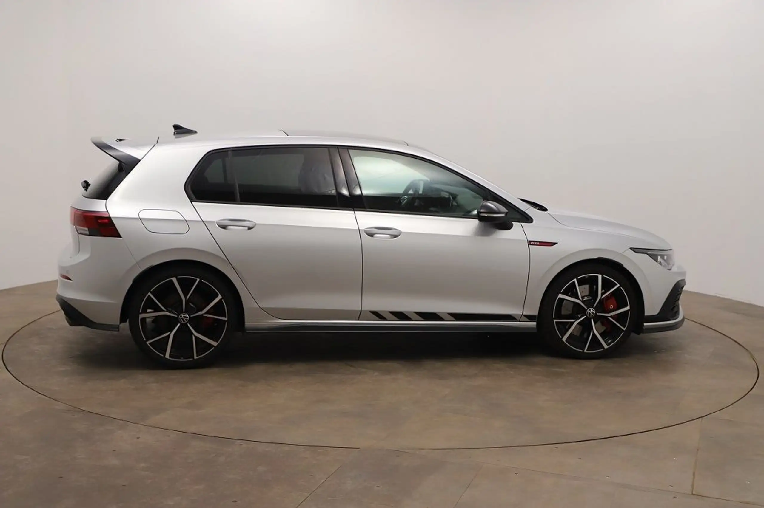 Volkswagen - Golf GTI