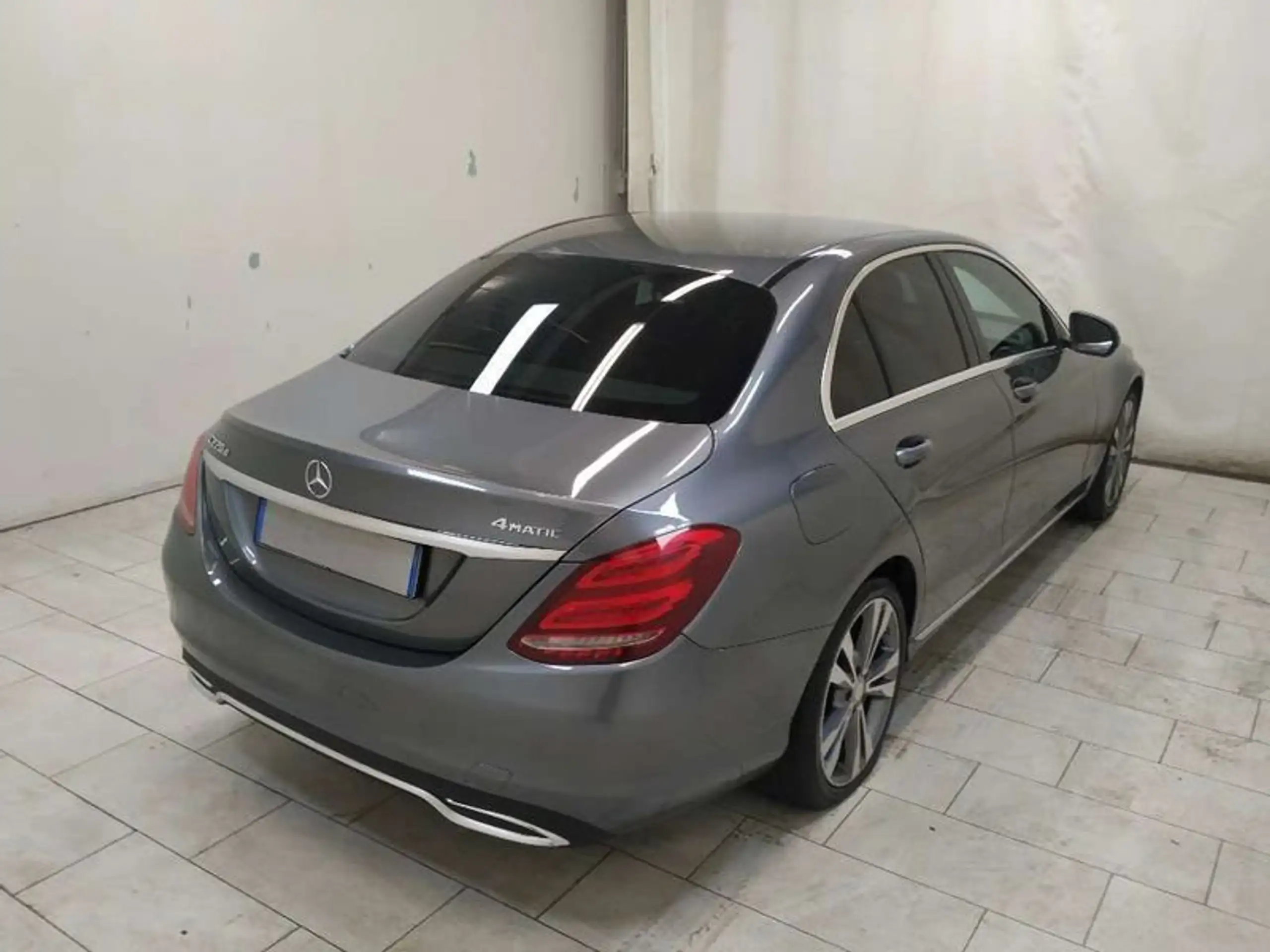 Mercedes-Benz - C 220