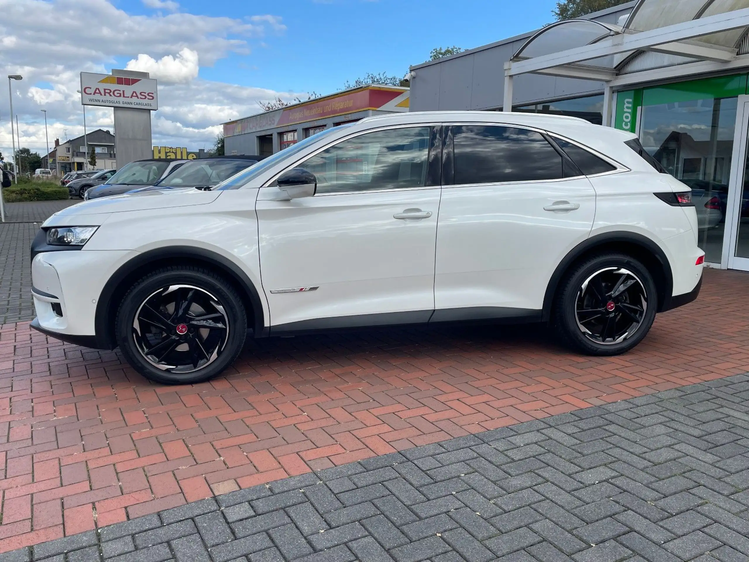 DS Automobiles - DS 7 Crossback