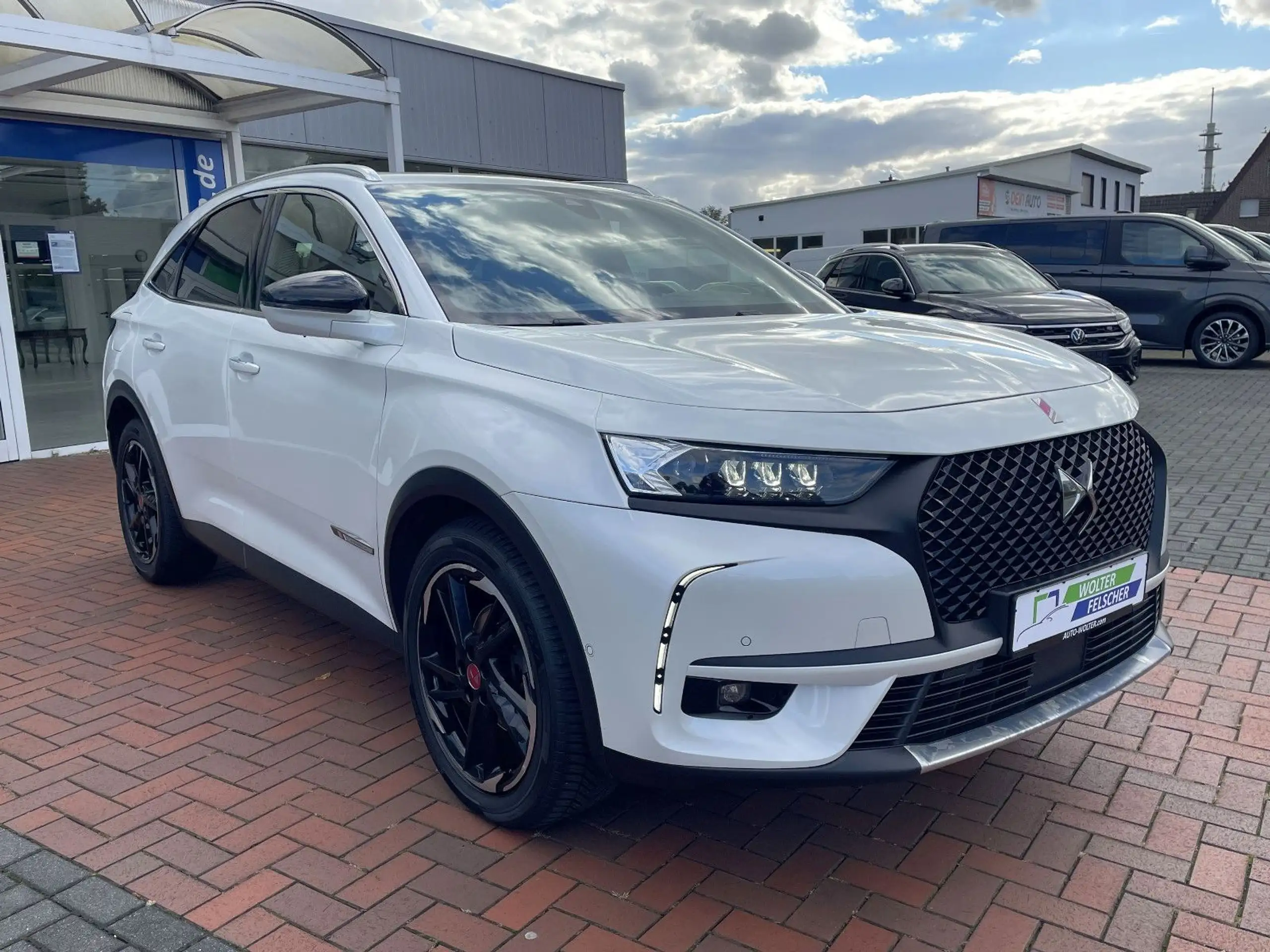 DS Automobiles - DS 7 Crossback