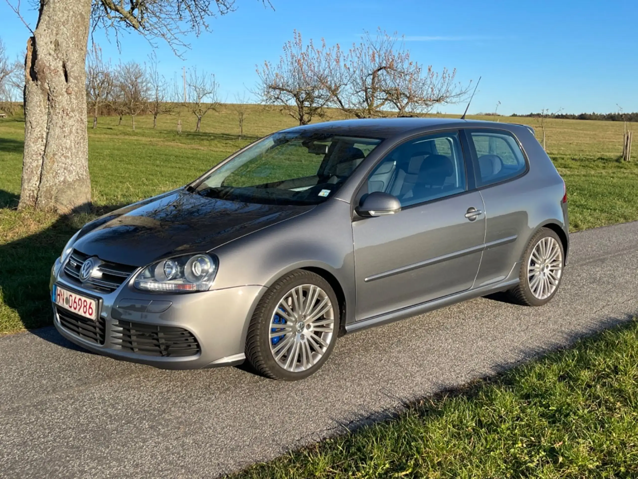 Volkswagen - Golf