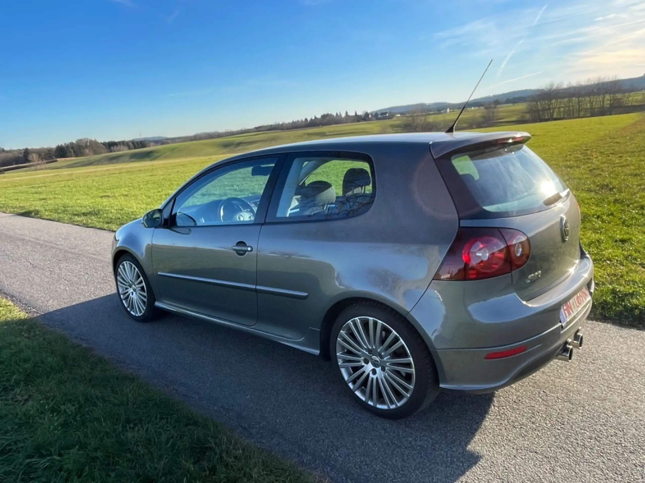 Volkswagen - Golf