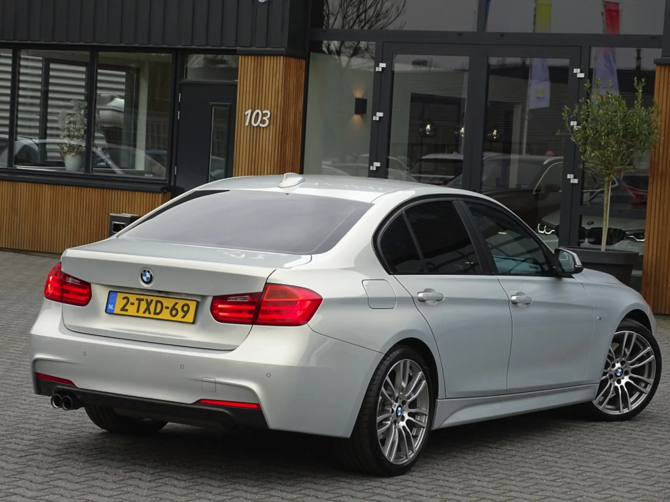 BMW - 328