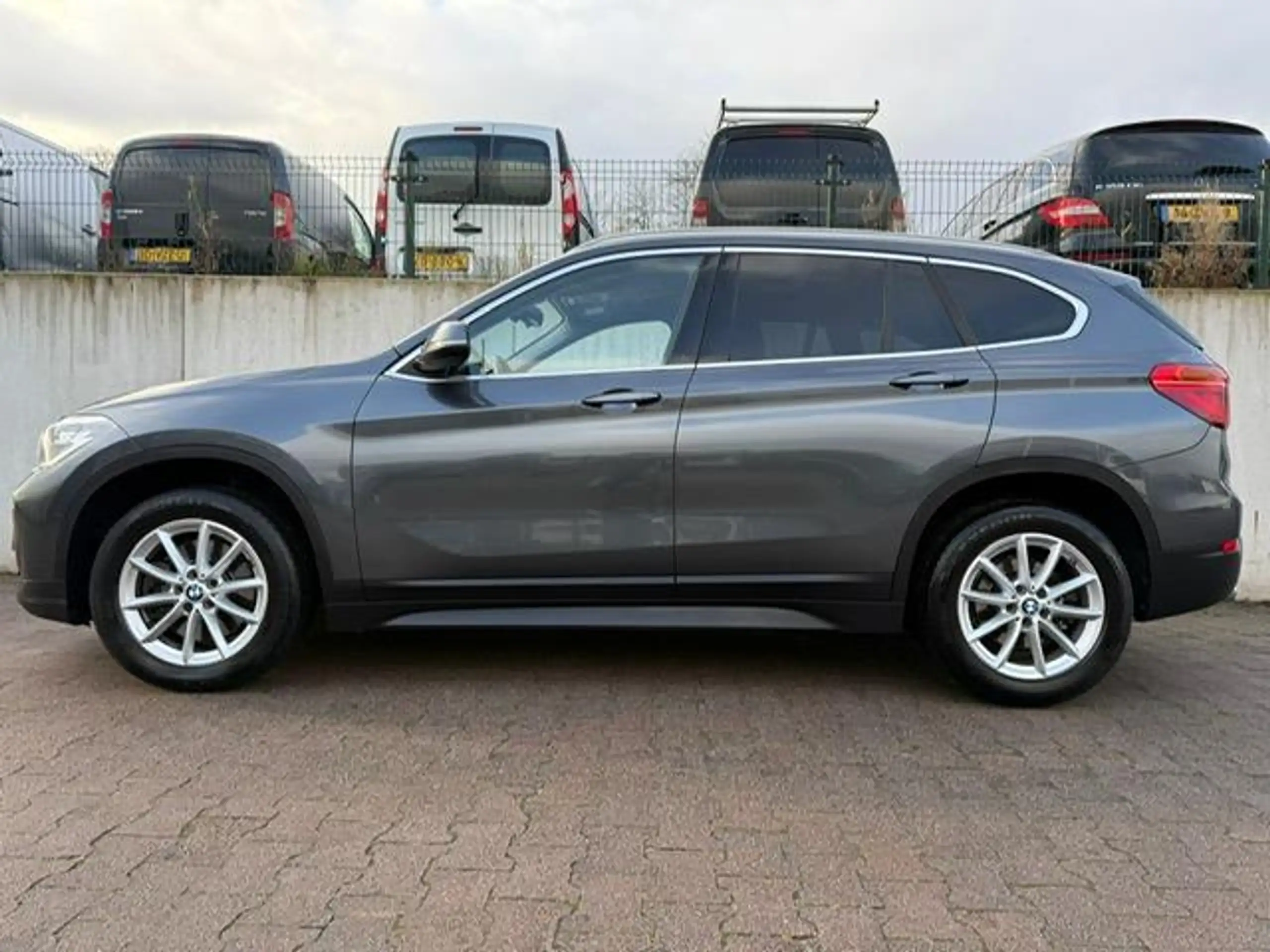 BMW - X1