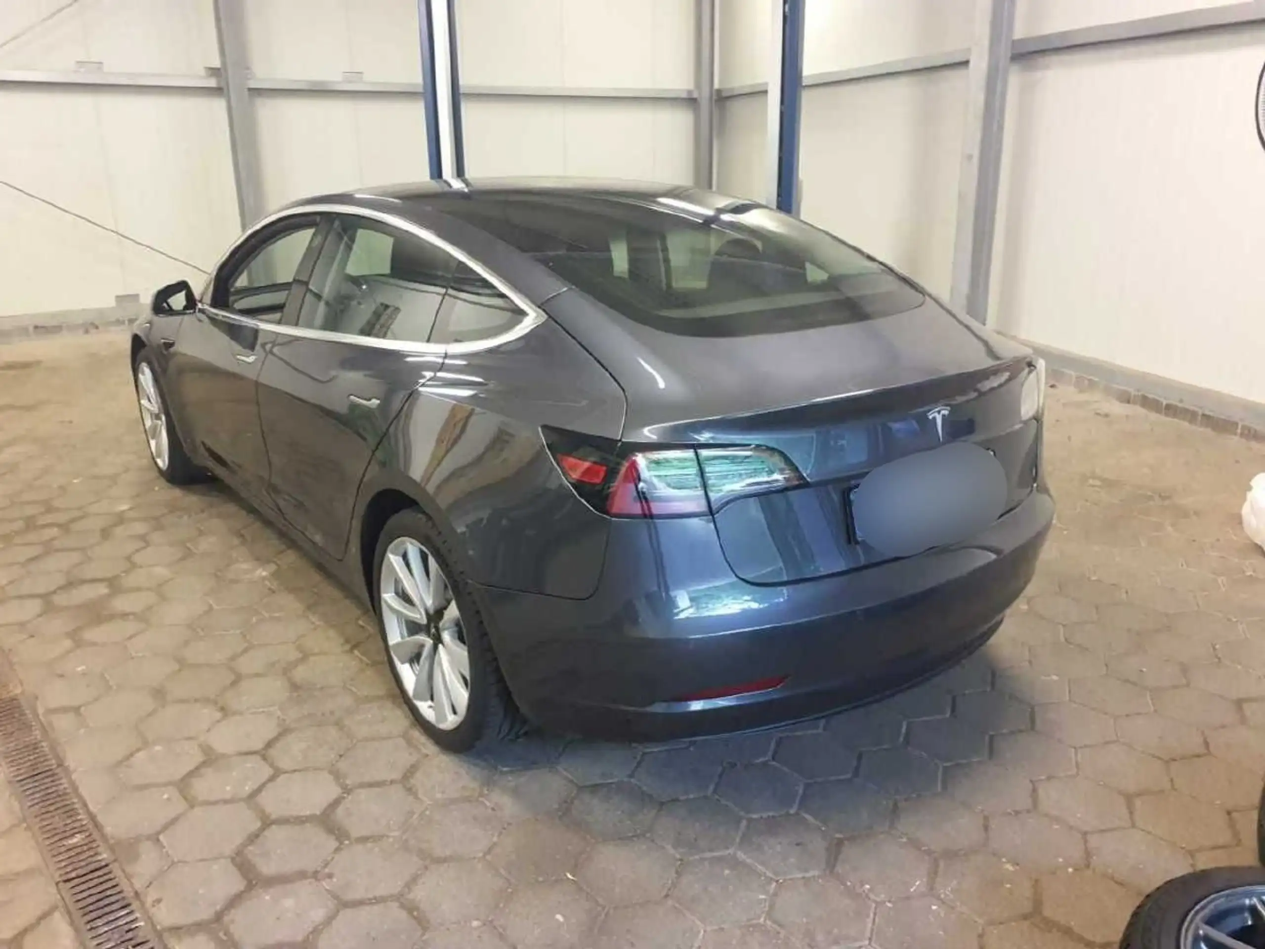 Tesla - Model 3