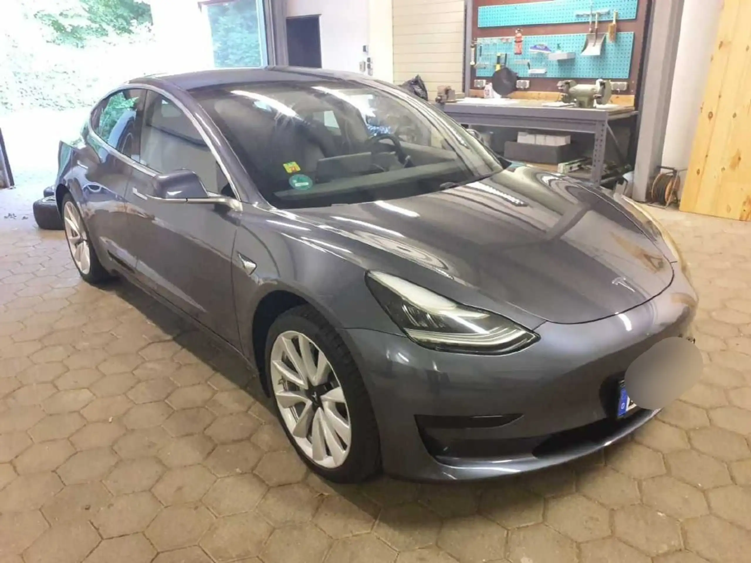 Tesla - Model 3