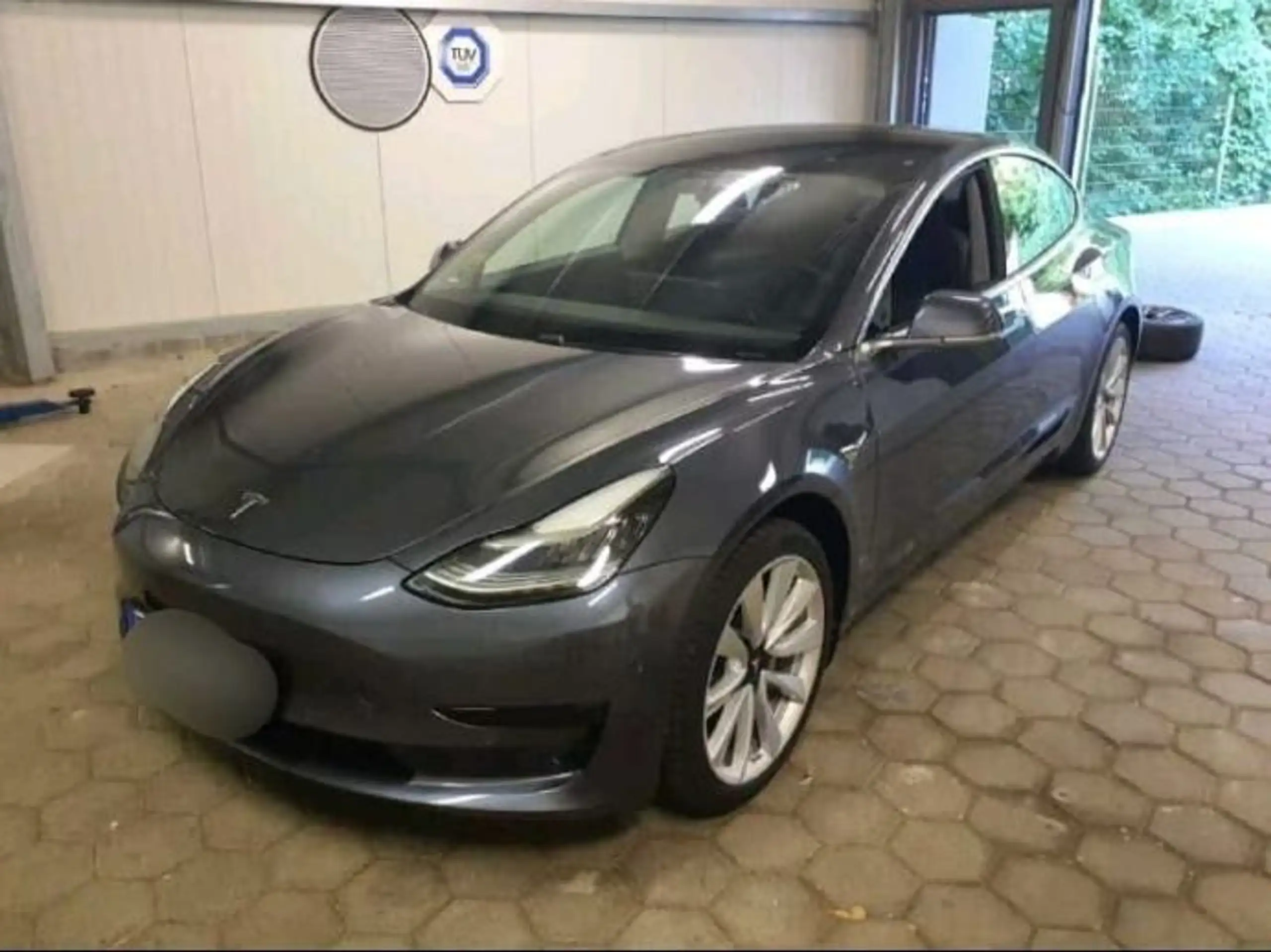 Tesla - Model 3