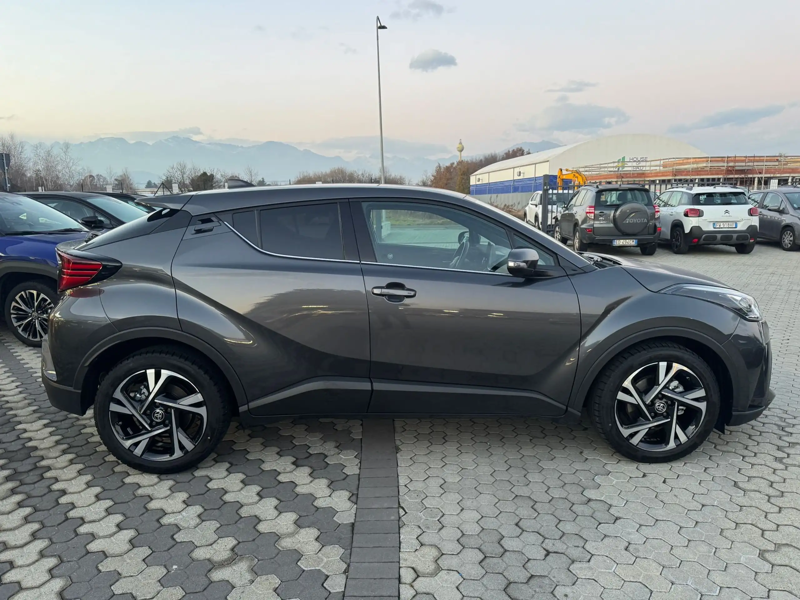 Toyota - C-HR