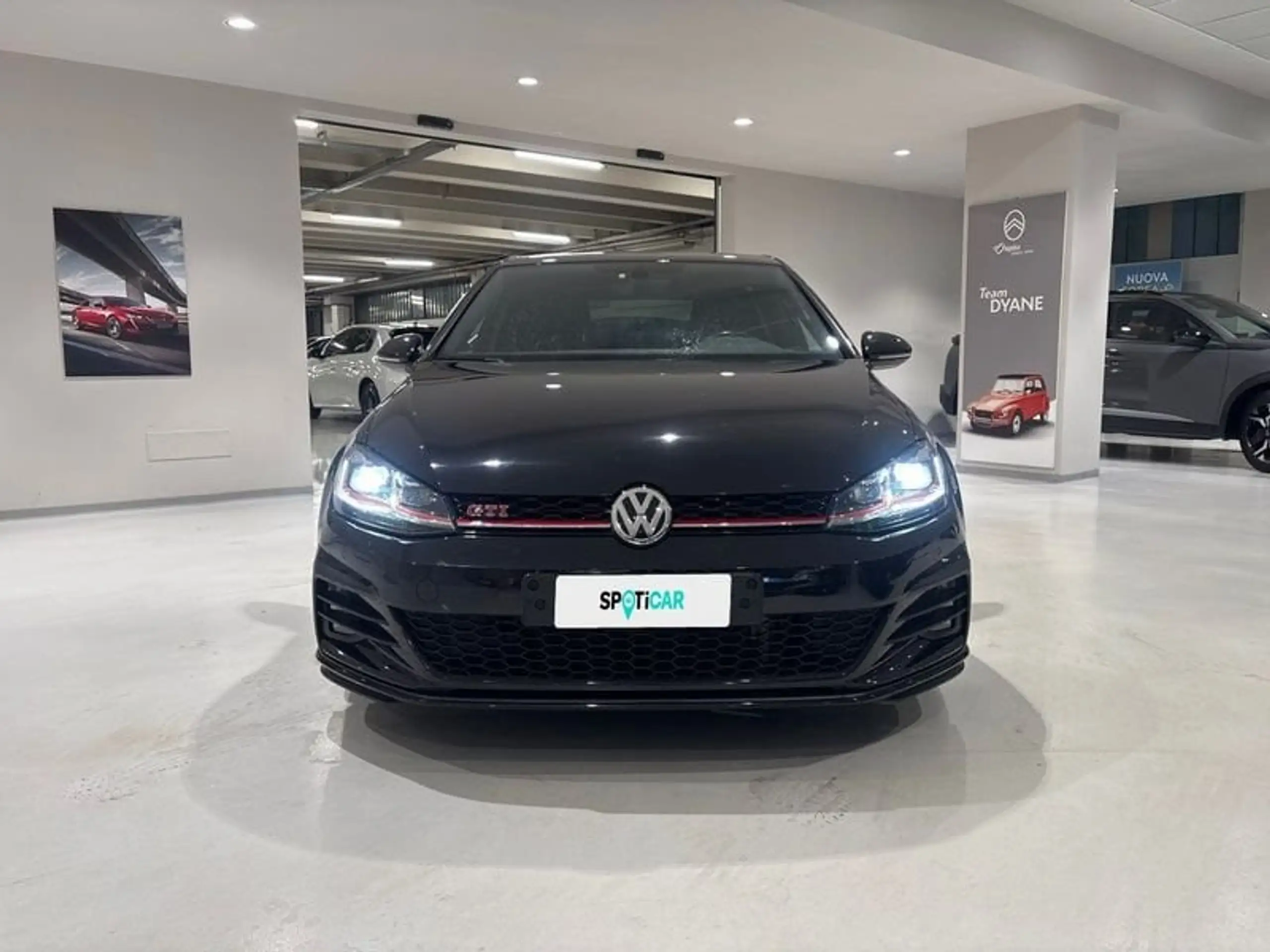 Volkswagen - Golf GTI