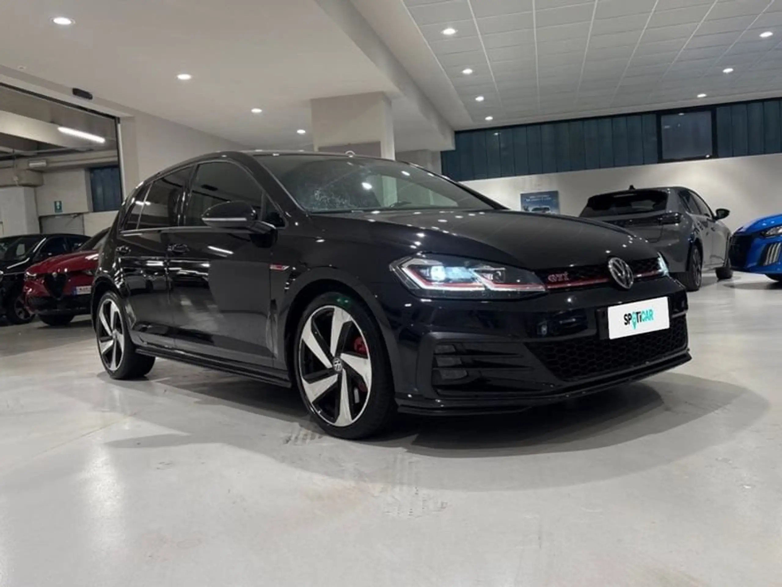 Volkswagen - Golf GTI