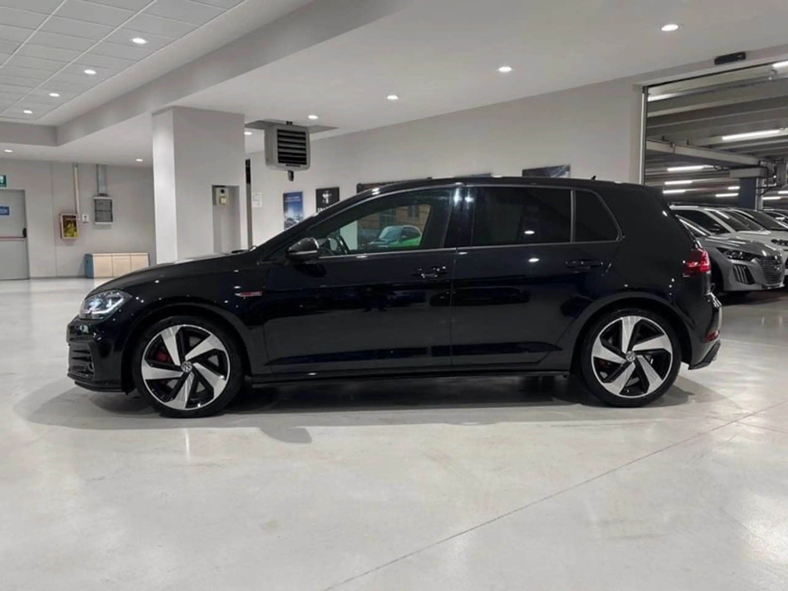 Volkswagen - Golf GTI