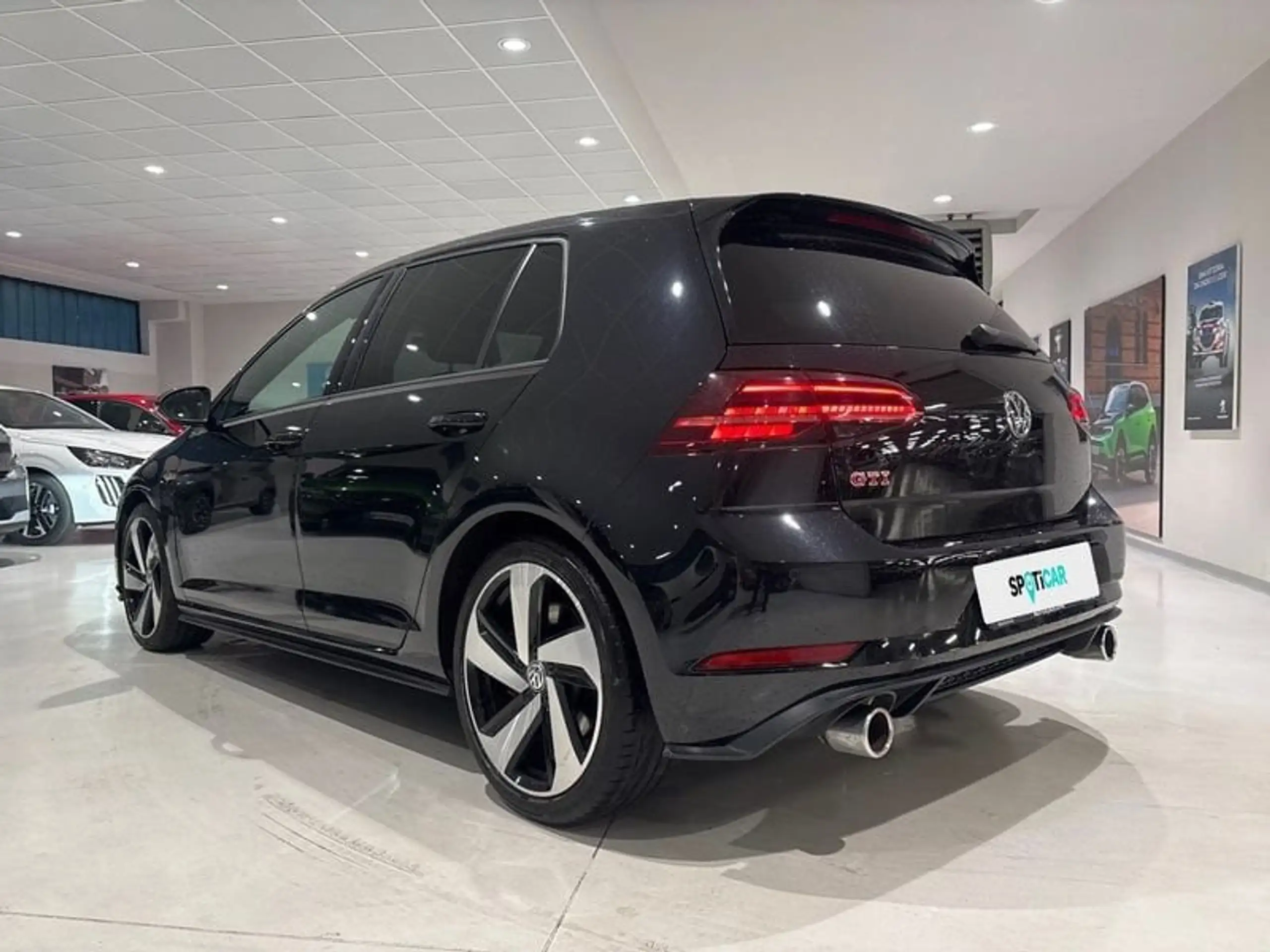 Volkswagen - Golf GTI