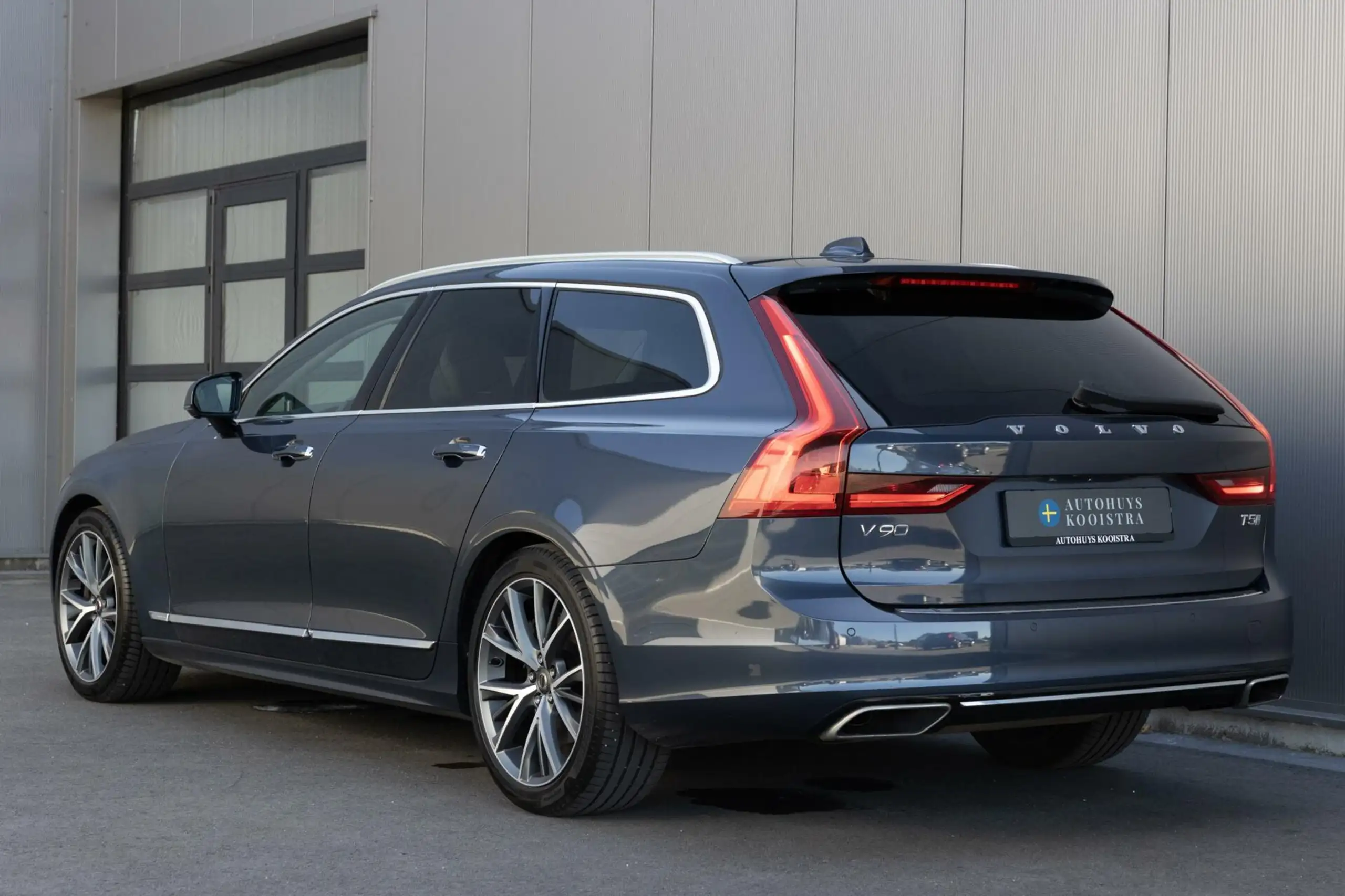 Volvo - V90