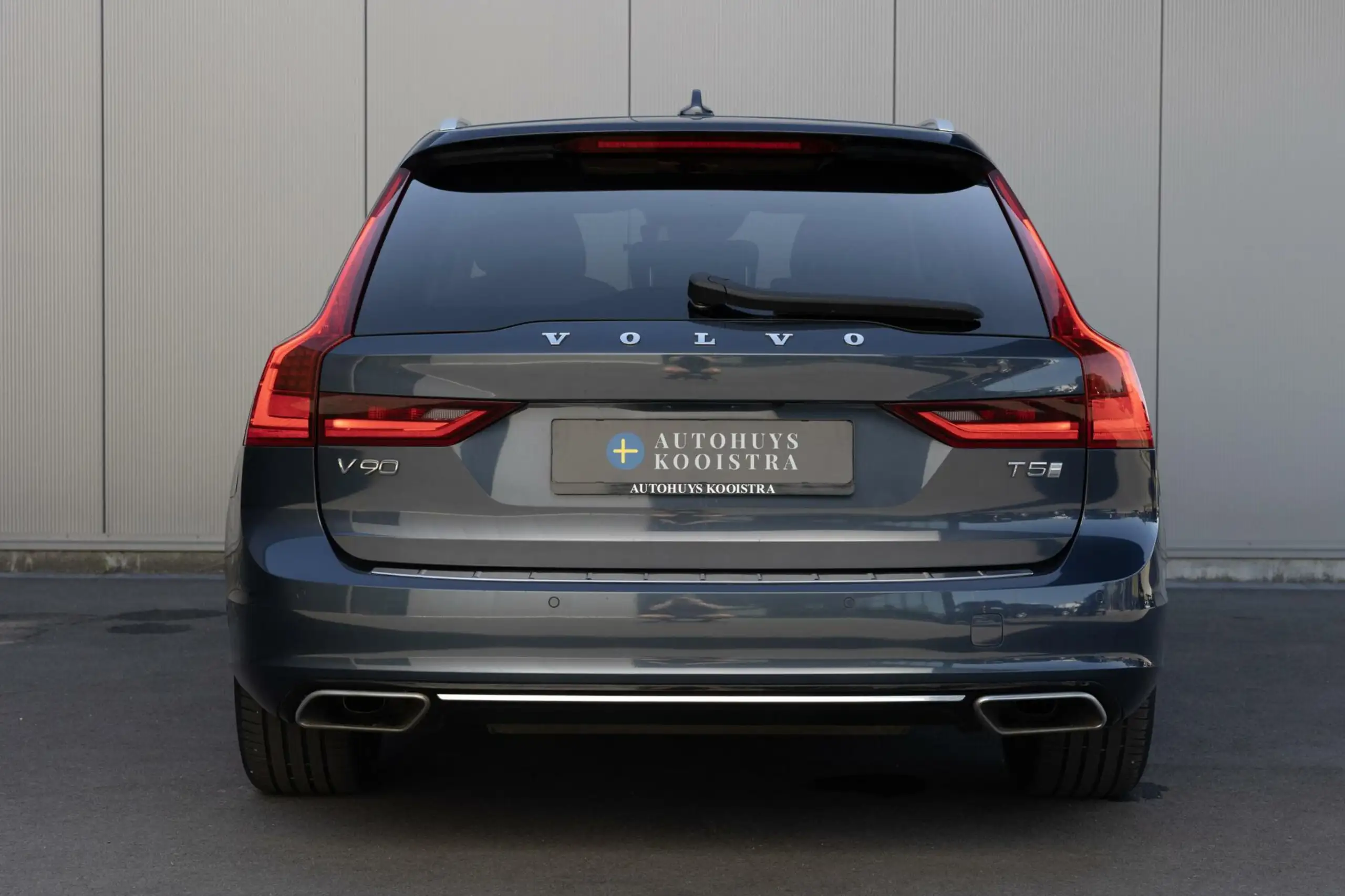 Volvo - V90