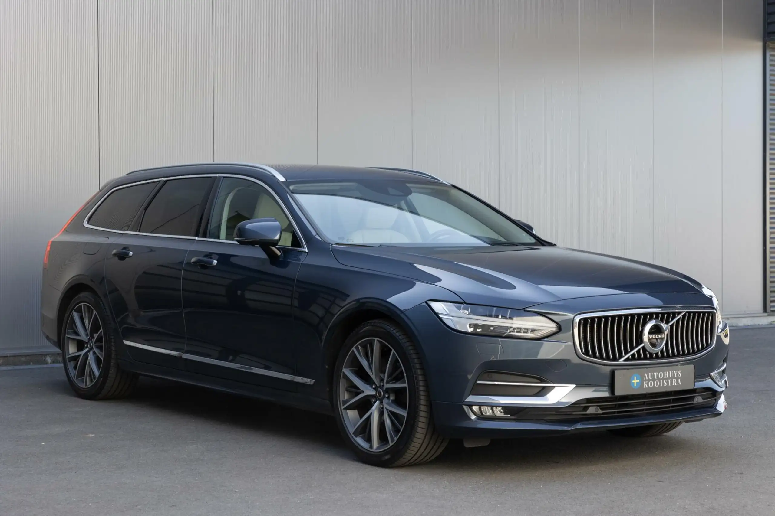 Volvo - V90