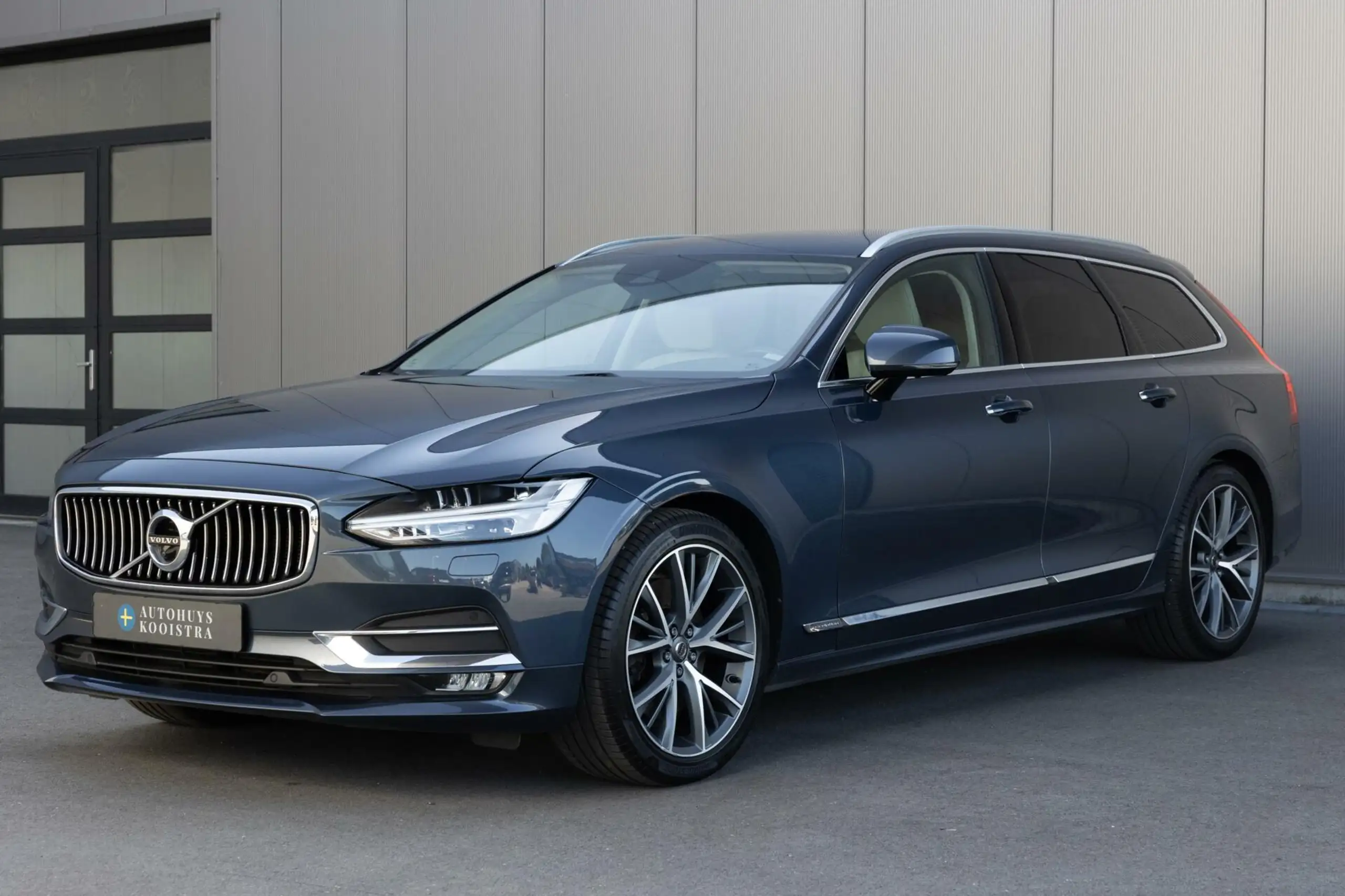 Volvo - V90