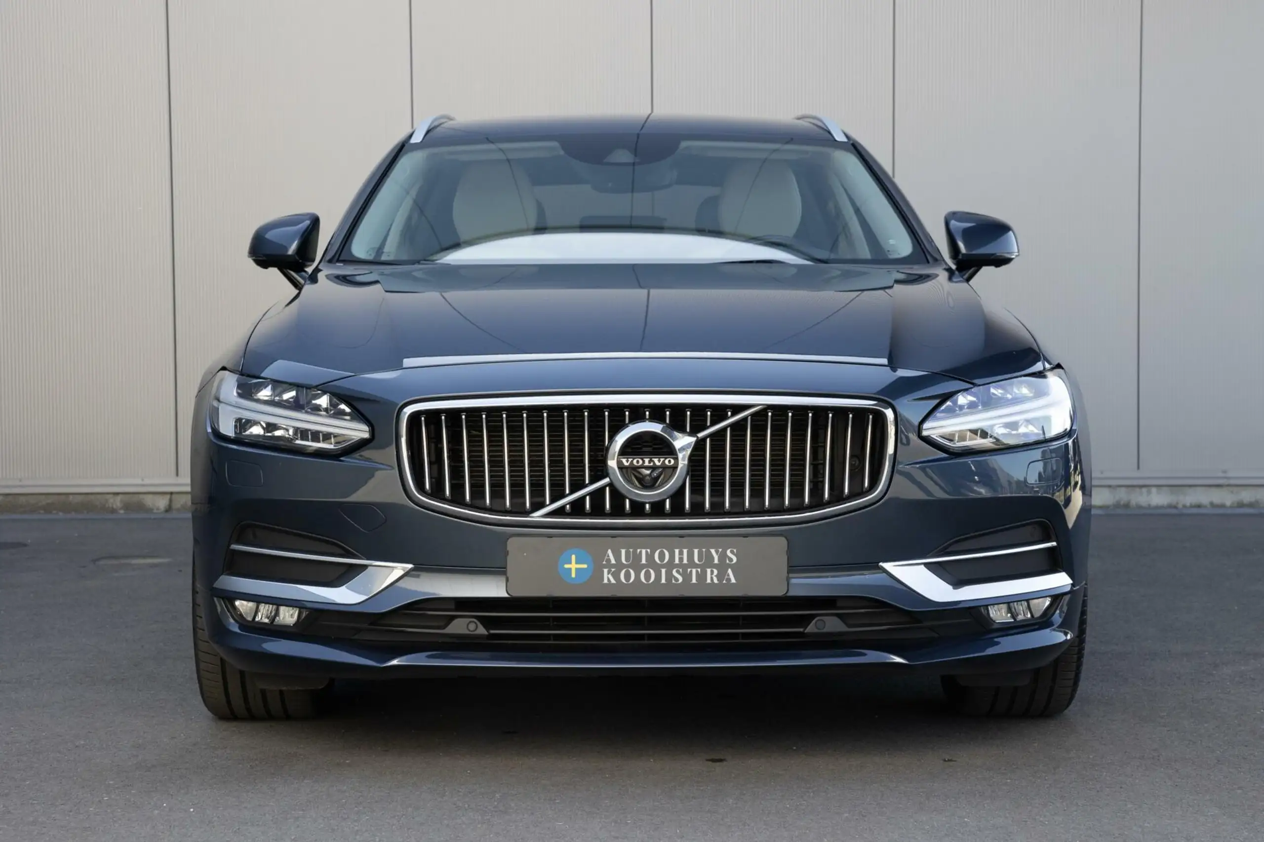 Volvo - V90