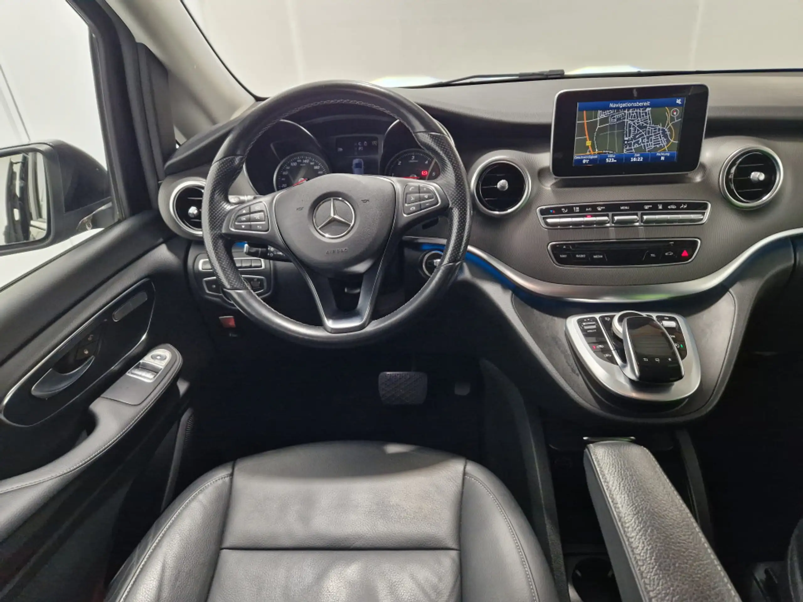 Mercedes-Benz - V 250